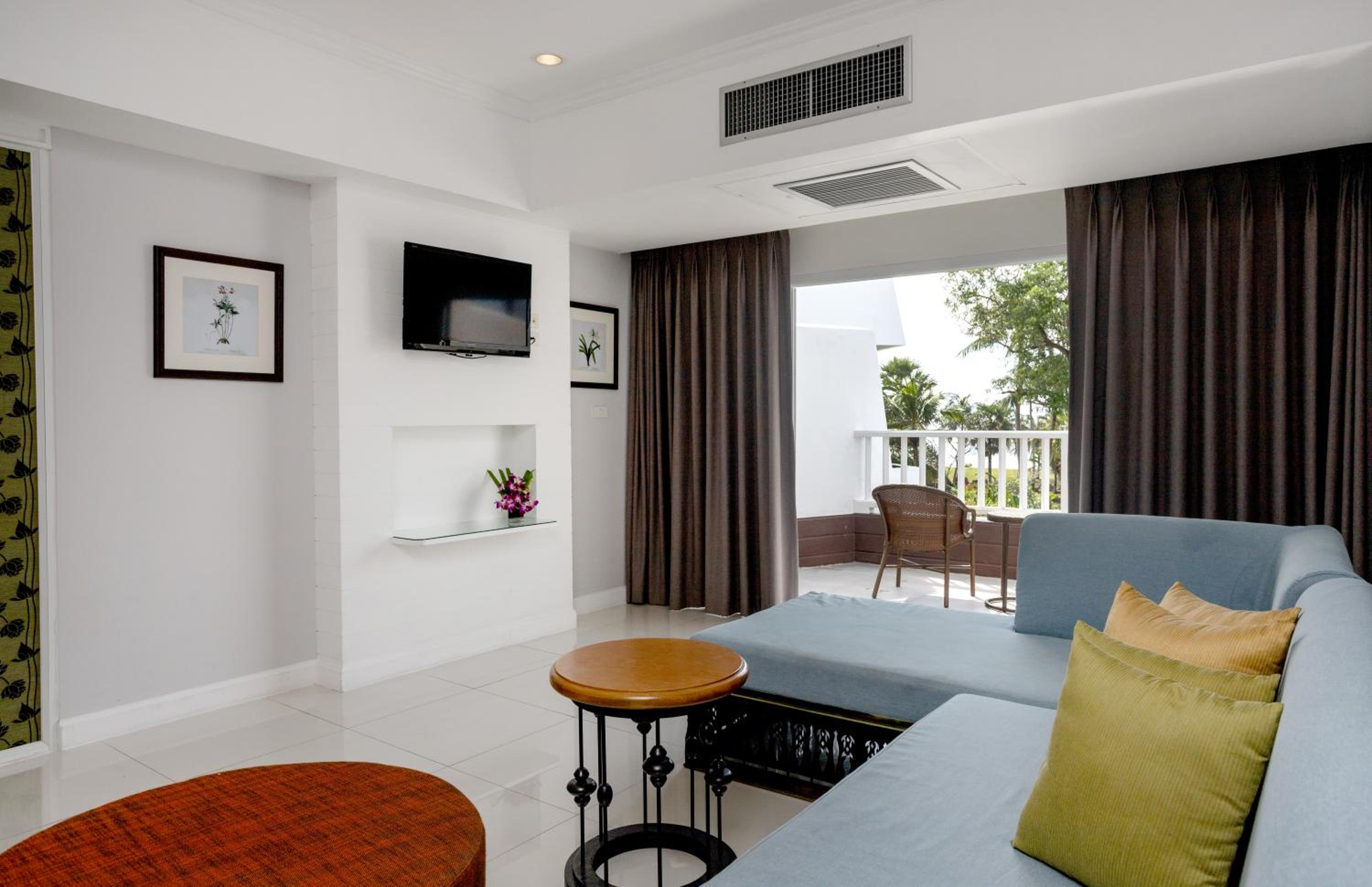 Two Bedroom Family Suite - Photo 2