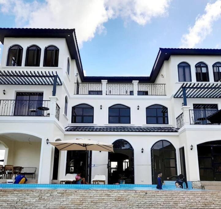 Villa photo 3