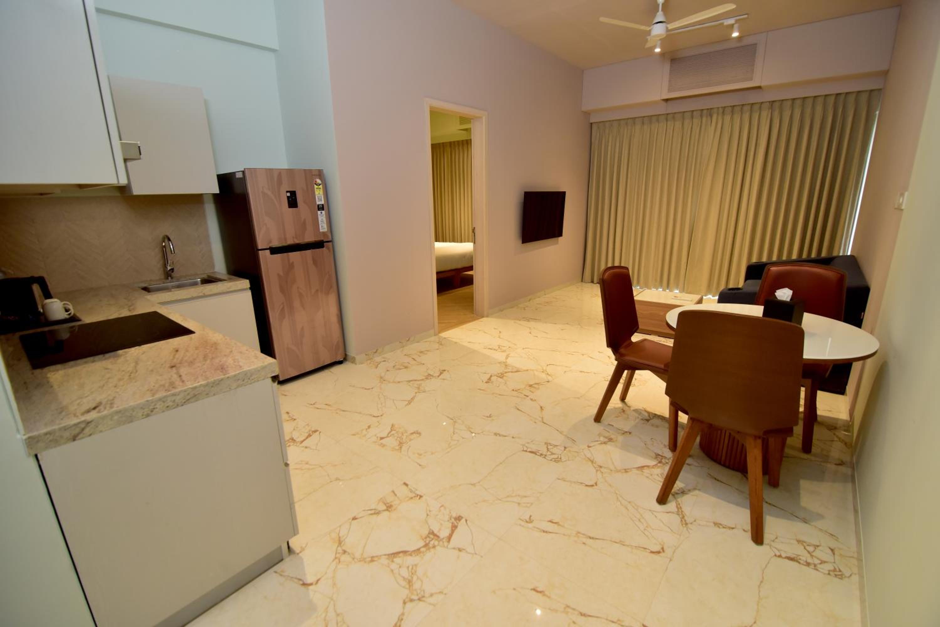 1 Bedroom, and Living room Golf View 813 sqft, 2 X Ensuite at Iconic photo 2