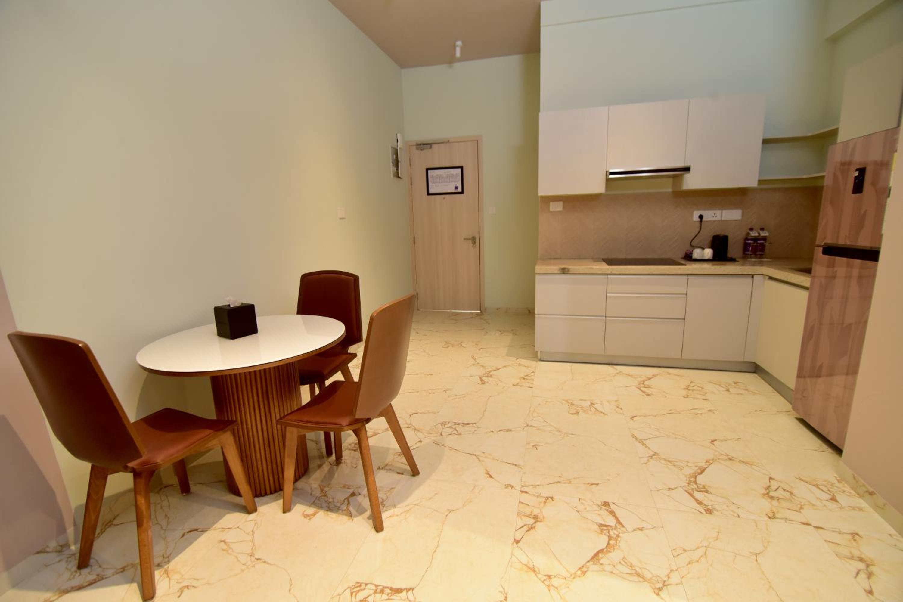 1 Bedroom, and Living room Golf View 813 sqft, 2 X Ensuite at Iconic photo 3