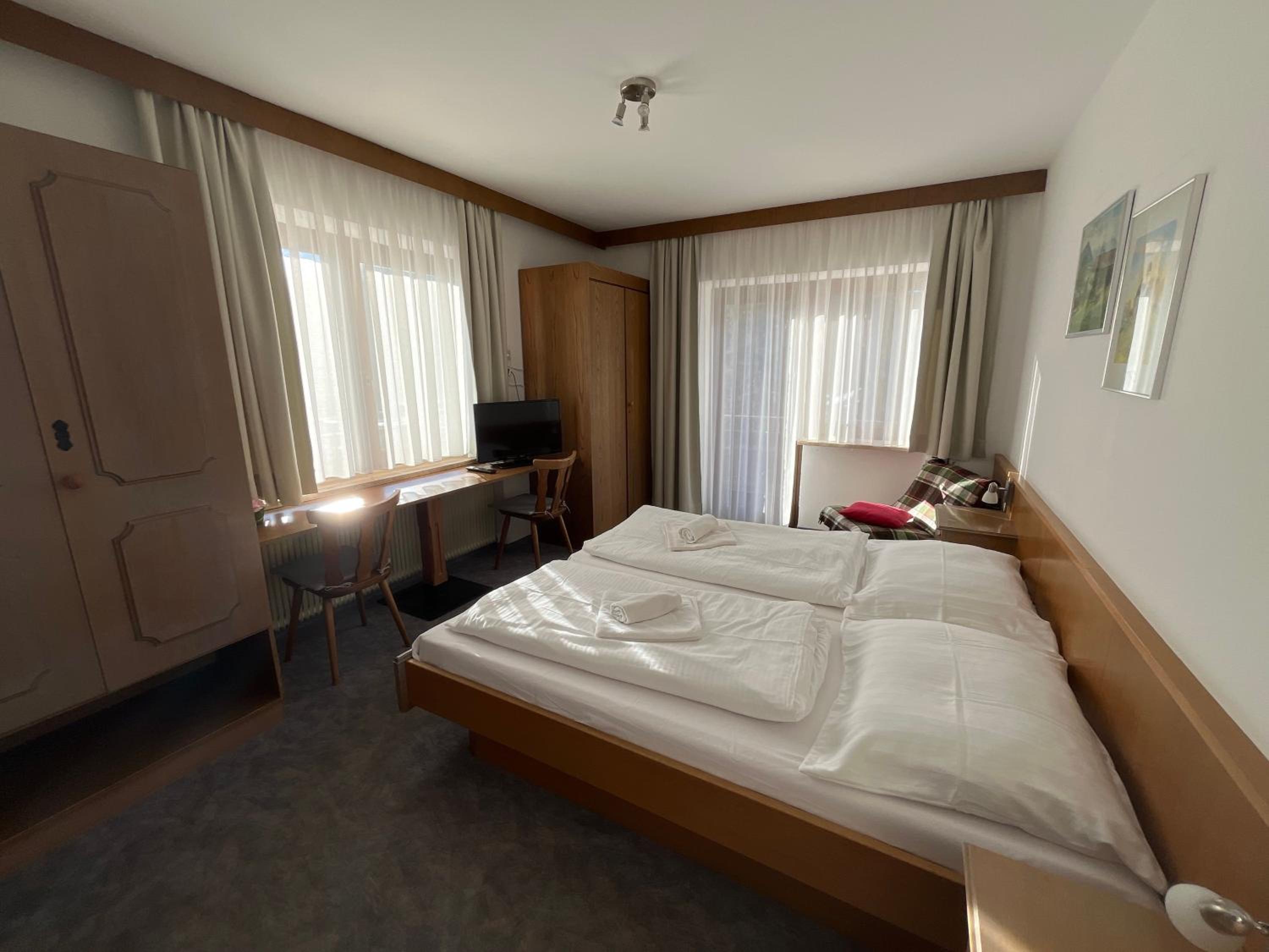 Double Room with Private Bathroom photo 1