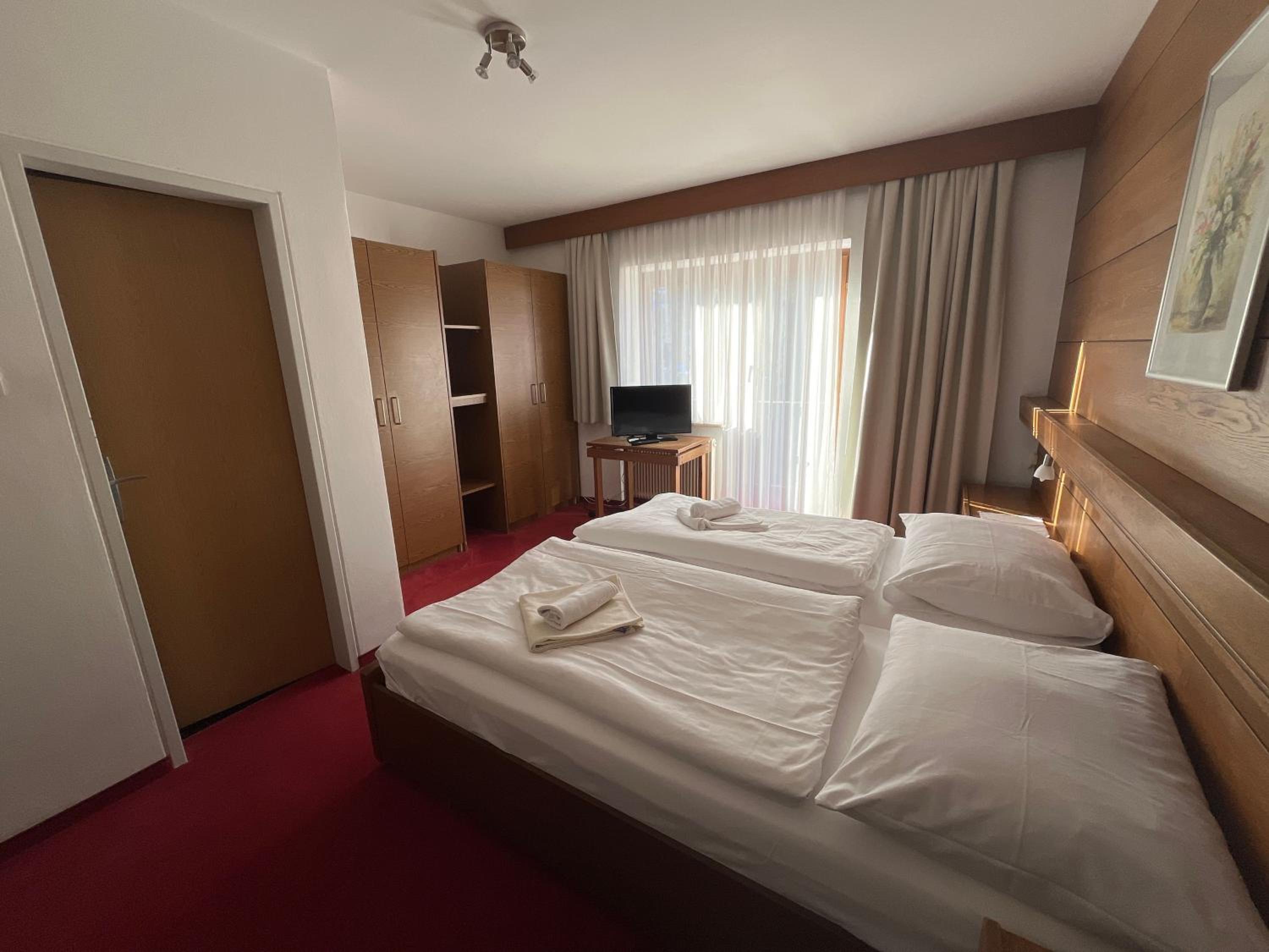 Double Room with Private Bathroom photo 1