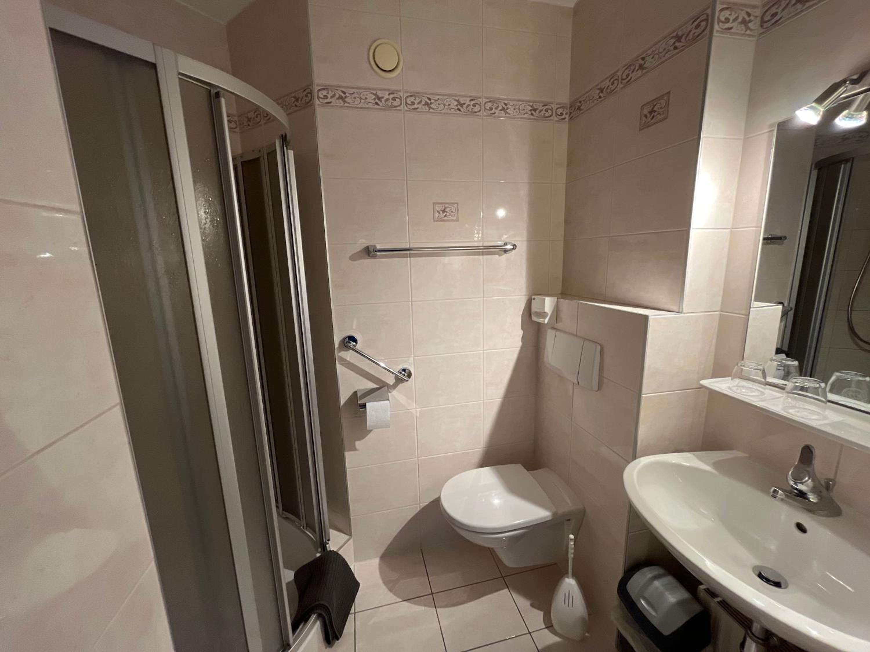 Double Room with Private Bathroom photo 3
