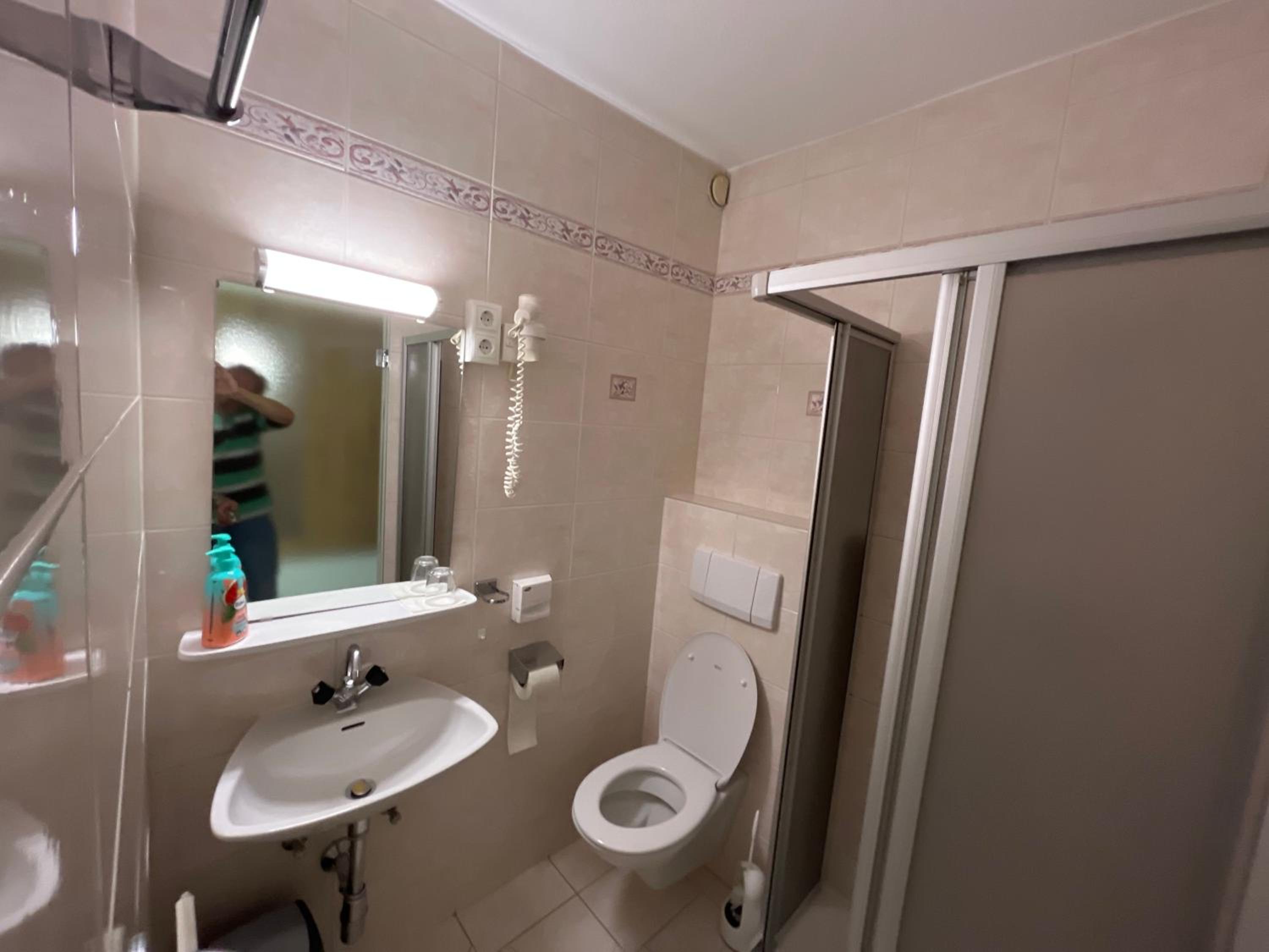 Single Room with Private Bathroom photo 2