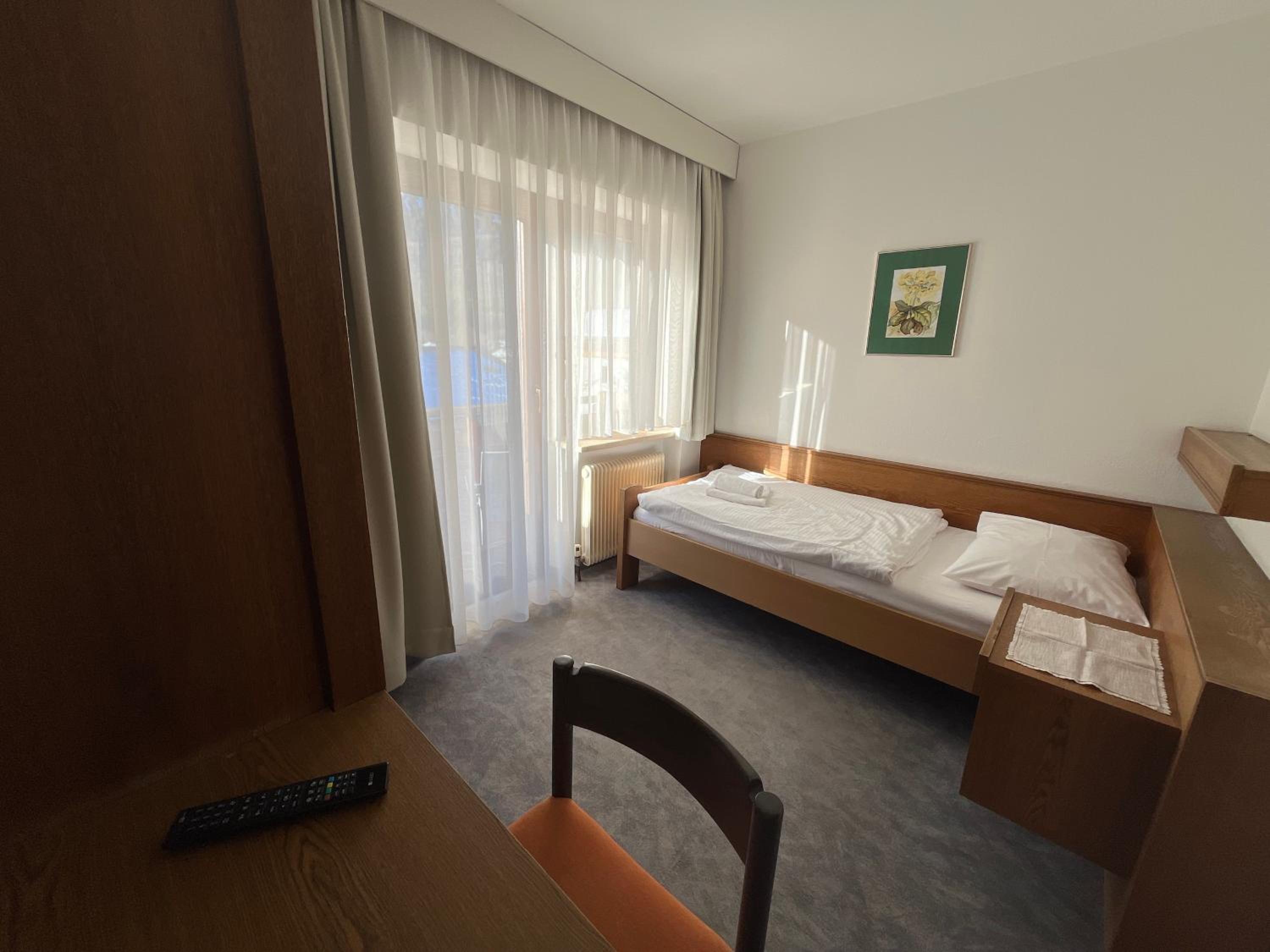 Single Room with Private Bathroom photo 1