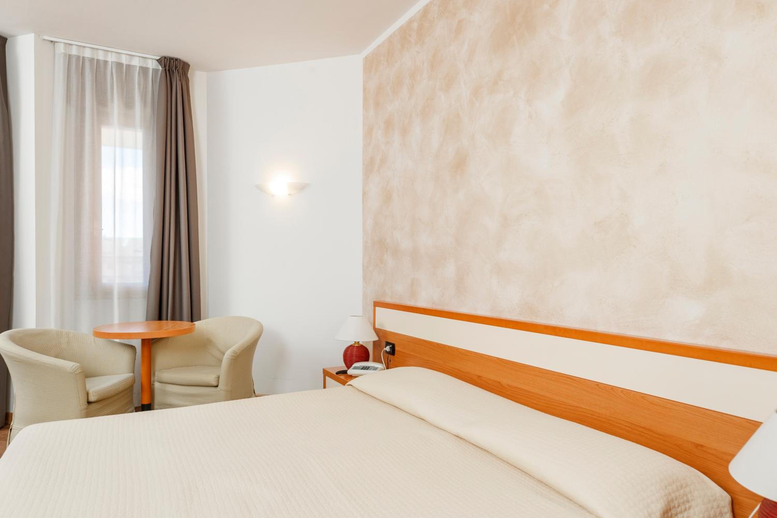 Single Room photo 2