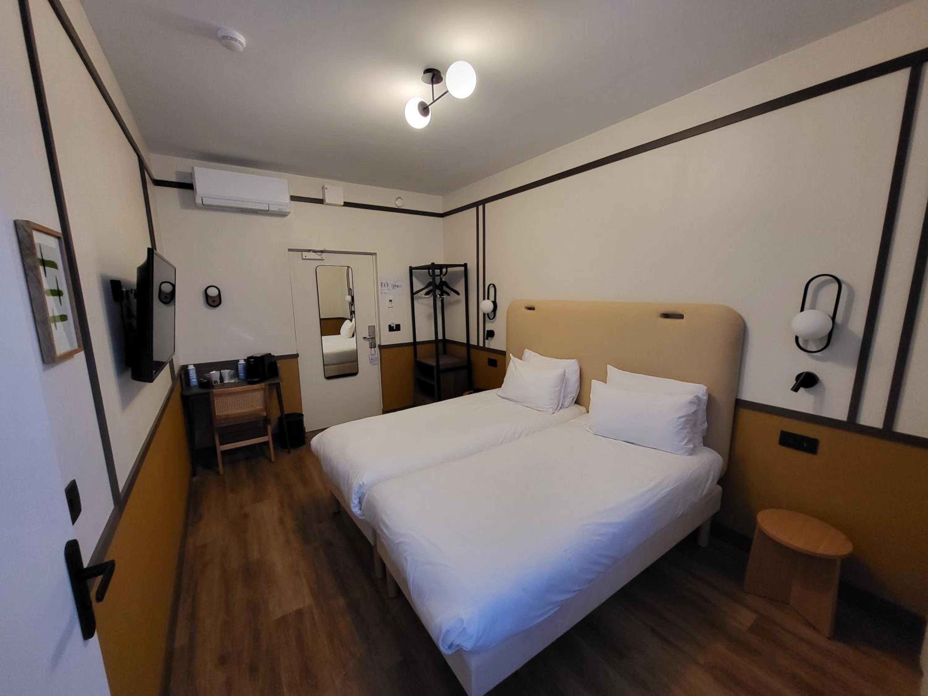 Standard Twin Room - Non-Smoking - Photo 4