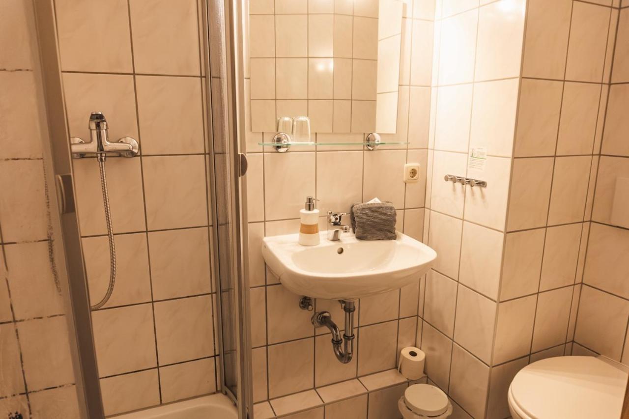 Single Room with Bathroom photo 3