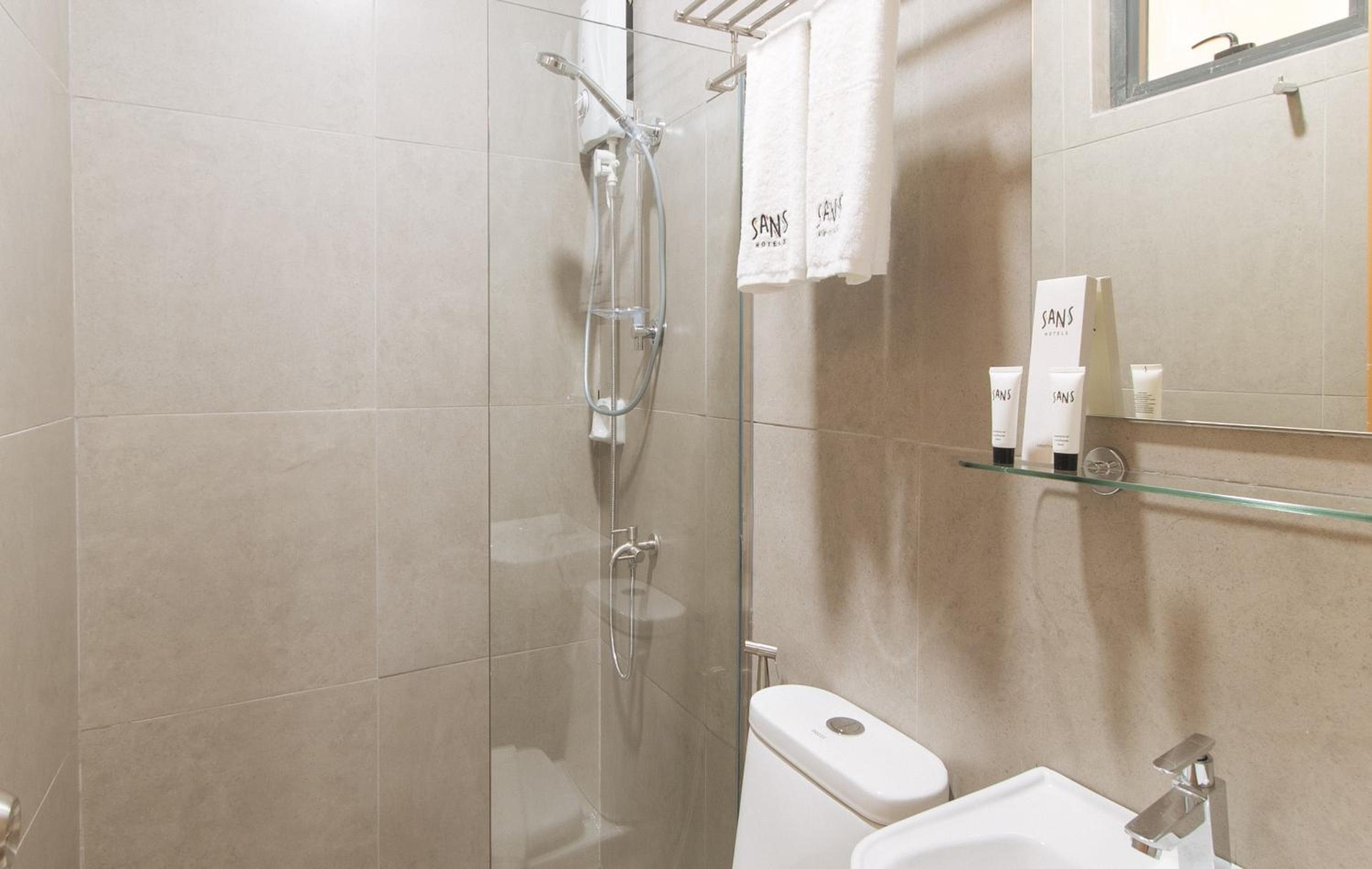 Deluxe Suite - Photo 11