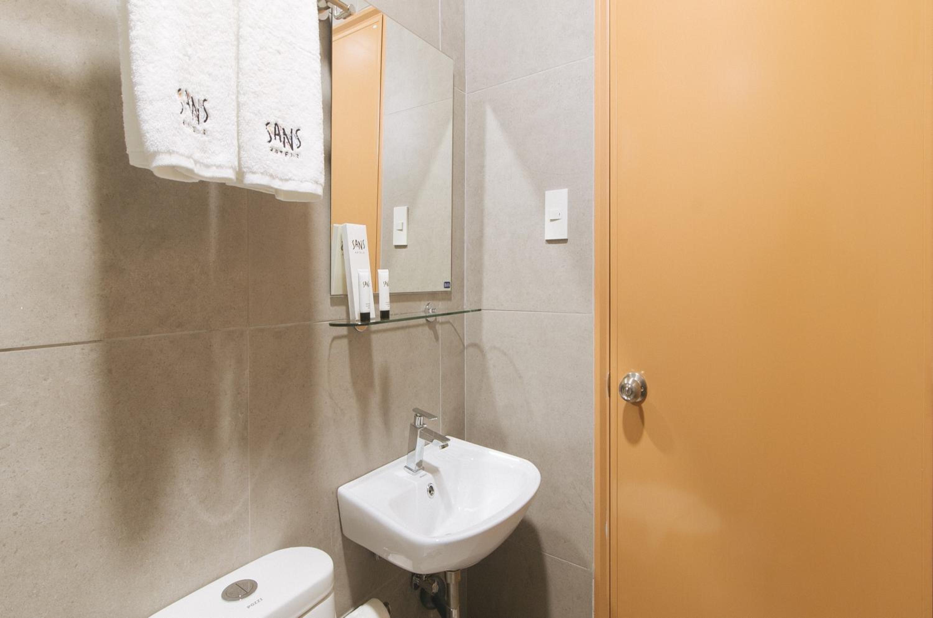 Deluxe Suite - Photo 12