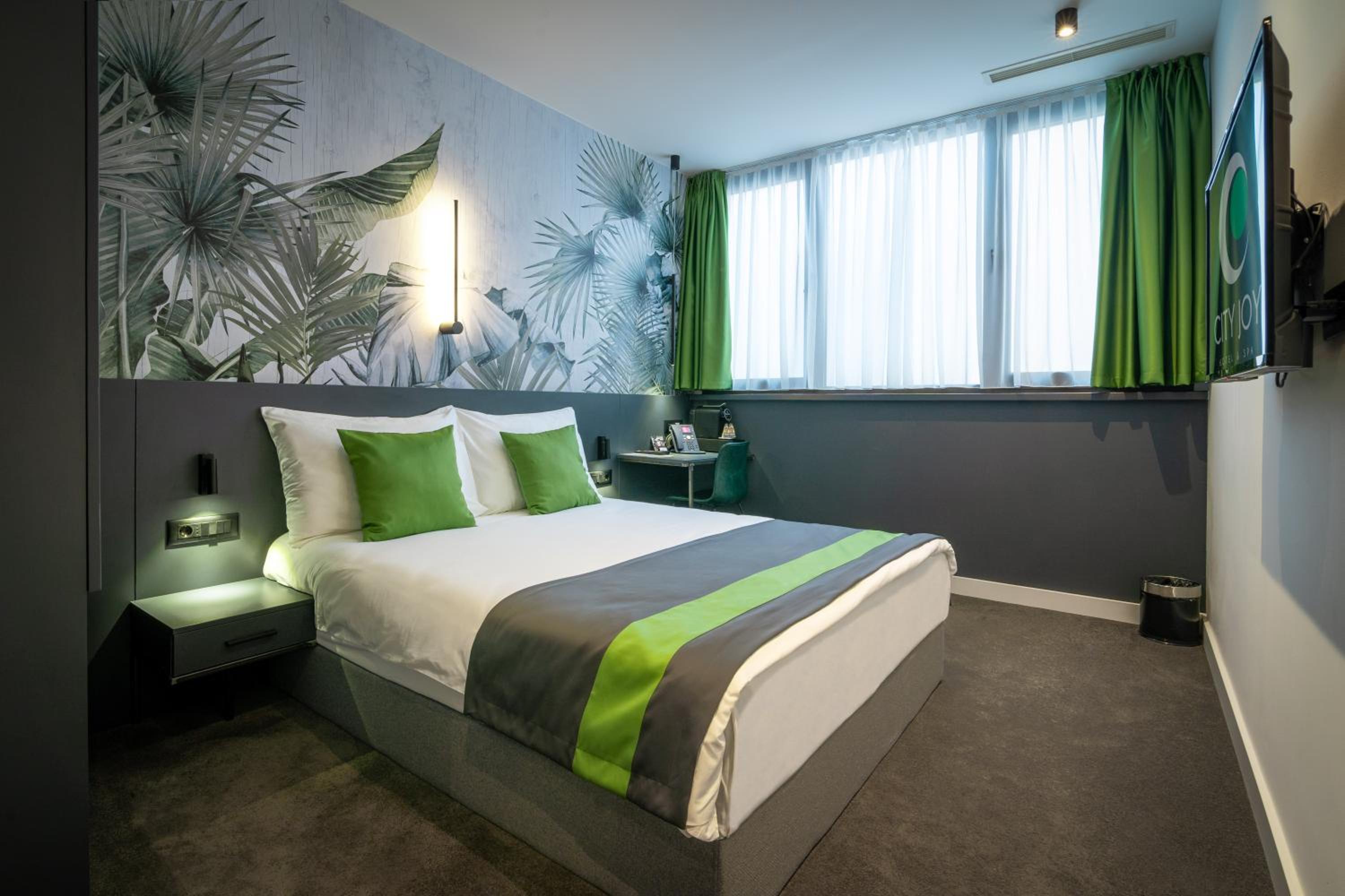 Standard Double Room - Photo 11