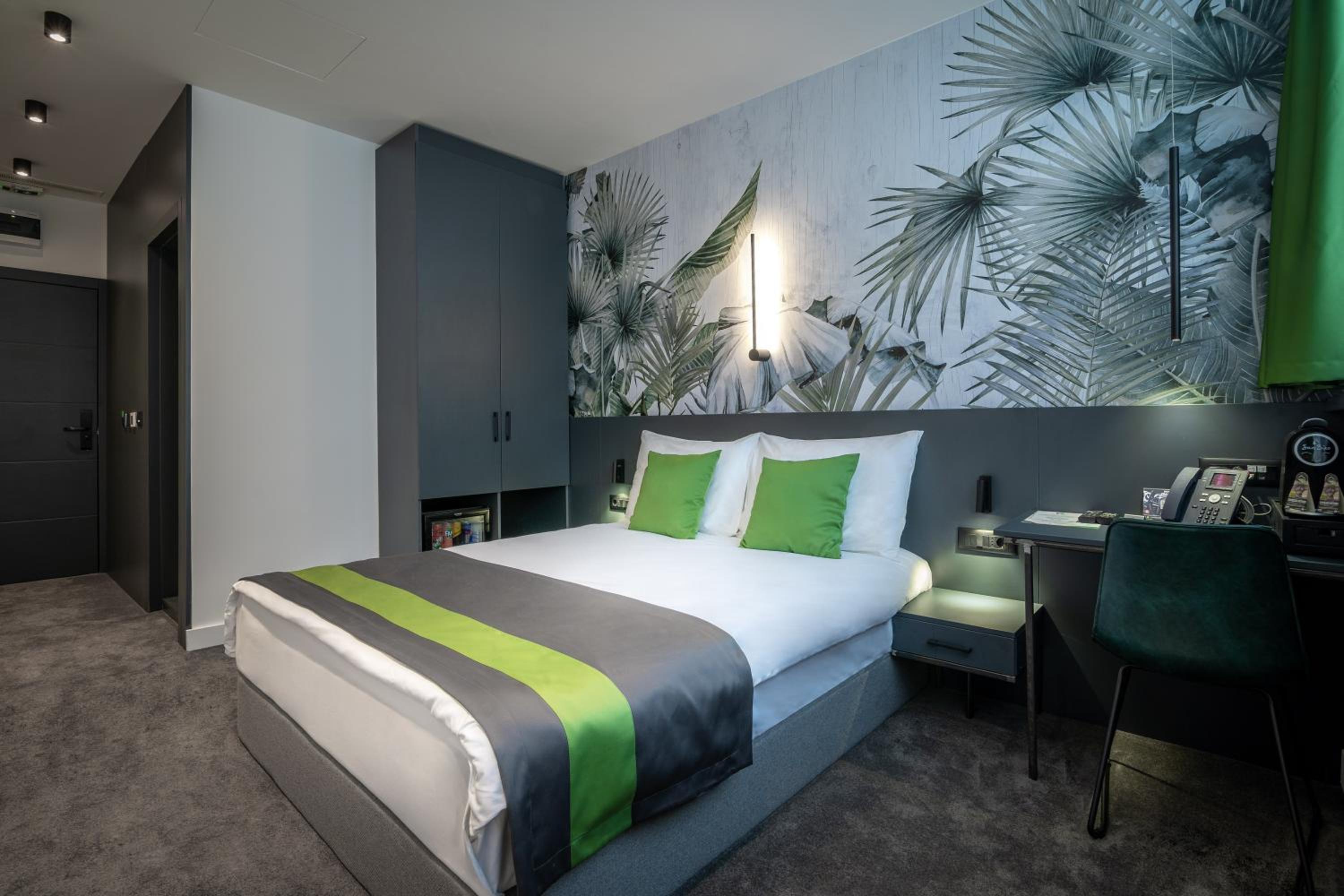 Standard Double Room - Photo 8