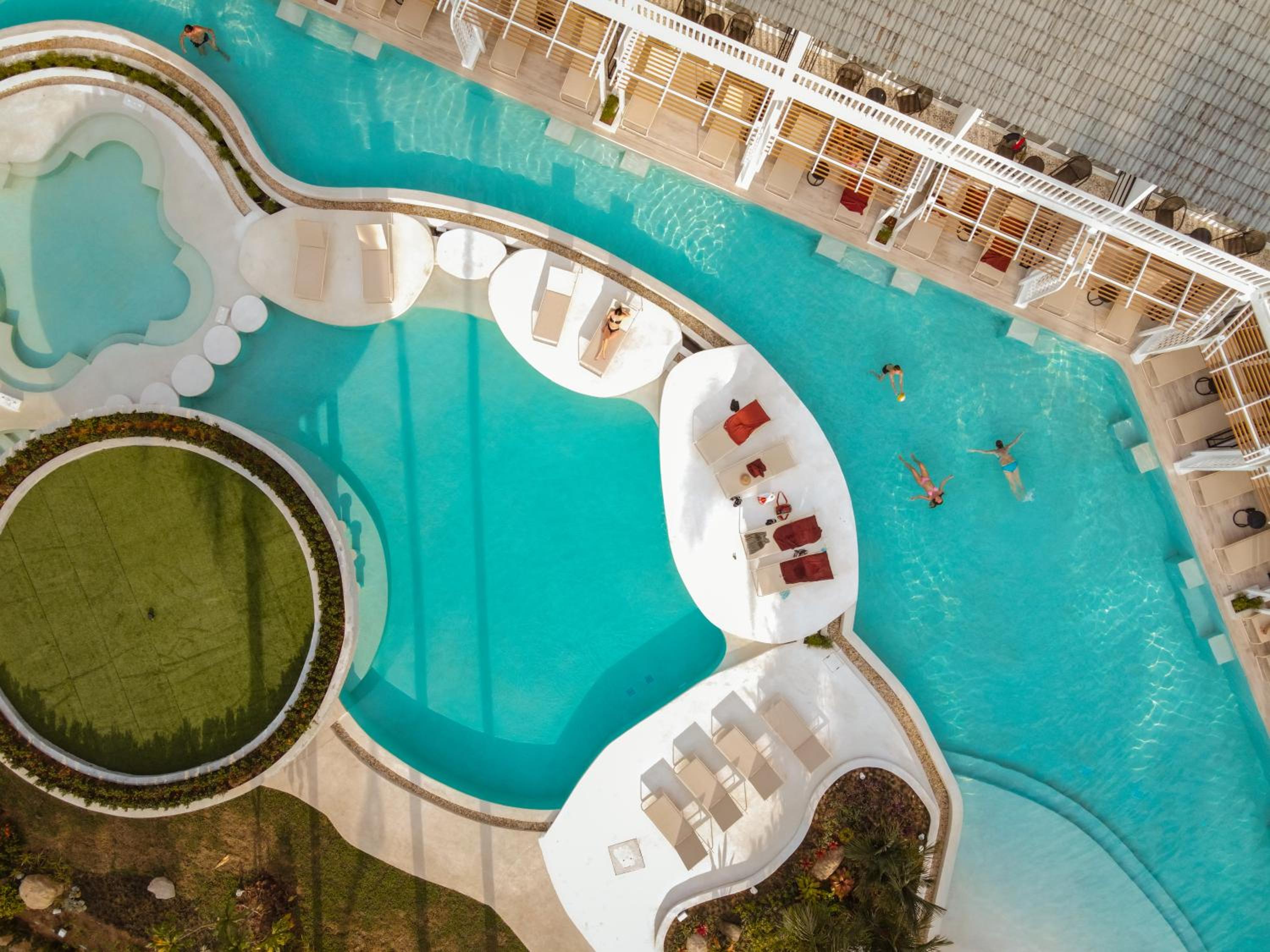 Lagoon Pool Access Deluxe Terrace - Photo 10