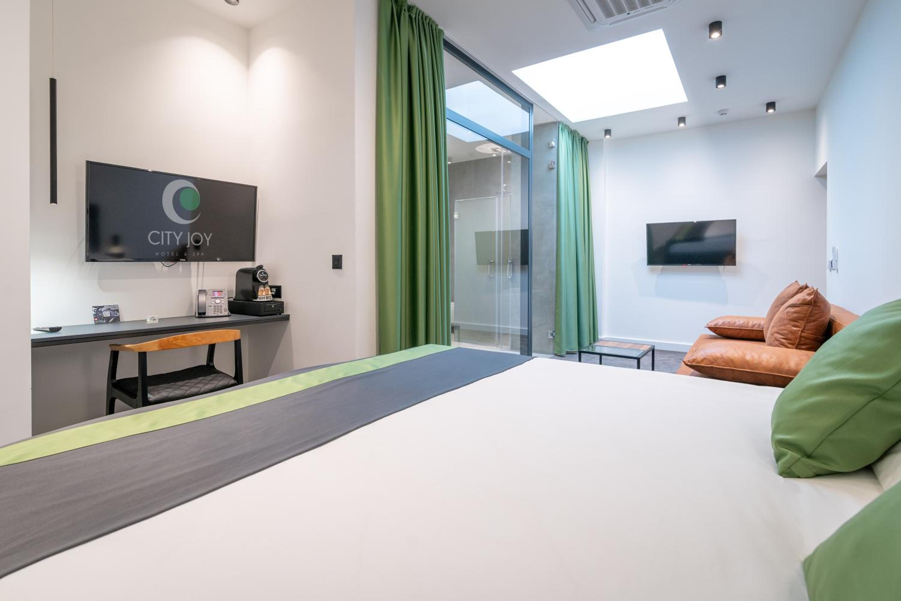 Family Room - Photo 1