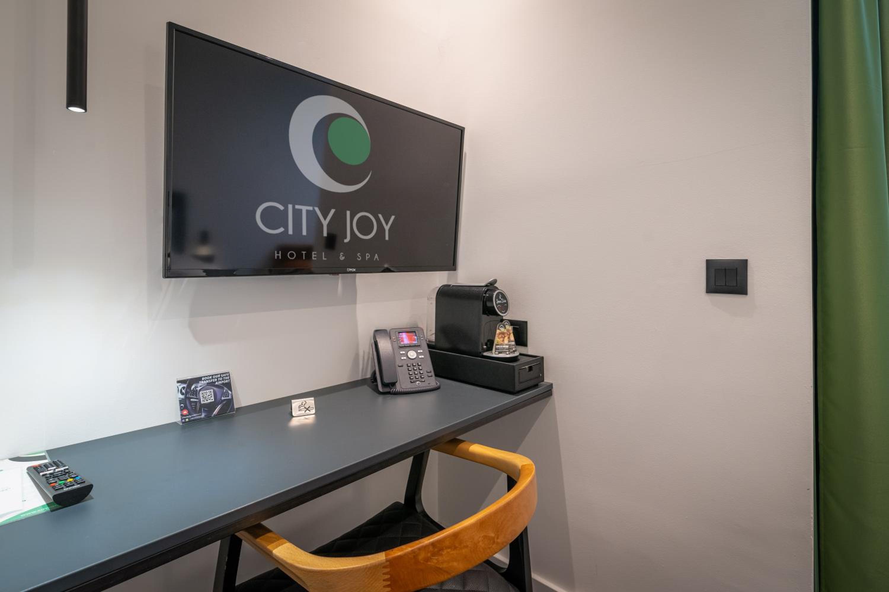 Family Room - Photo 13