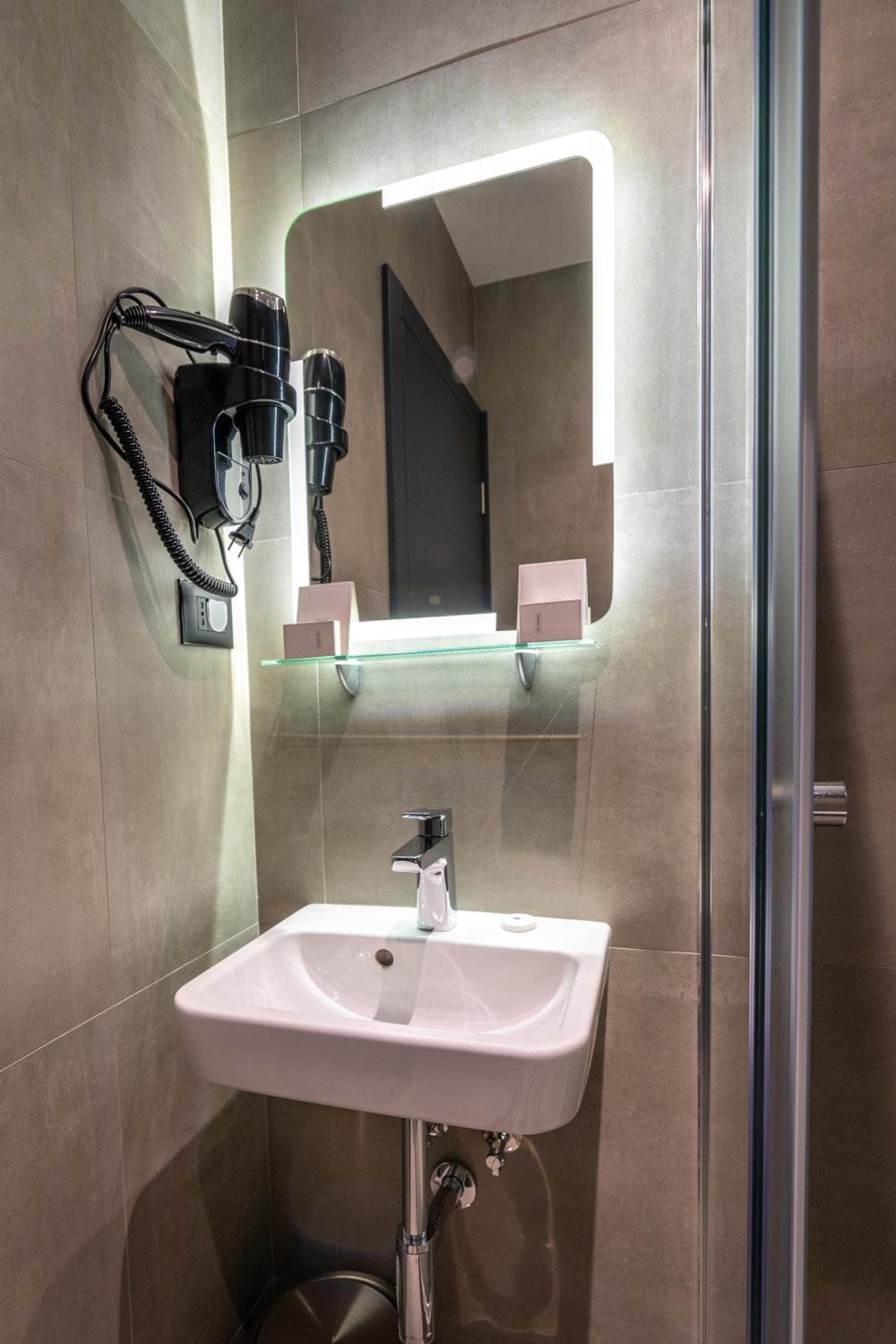 One-Bedroom Apartment - Photo 4