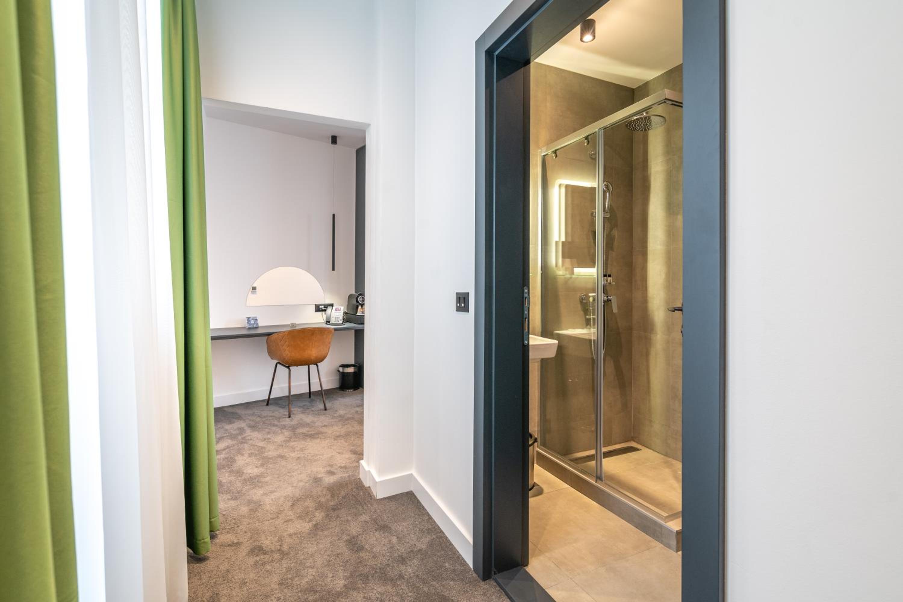 One-Bedroom Apartment - Photo 11