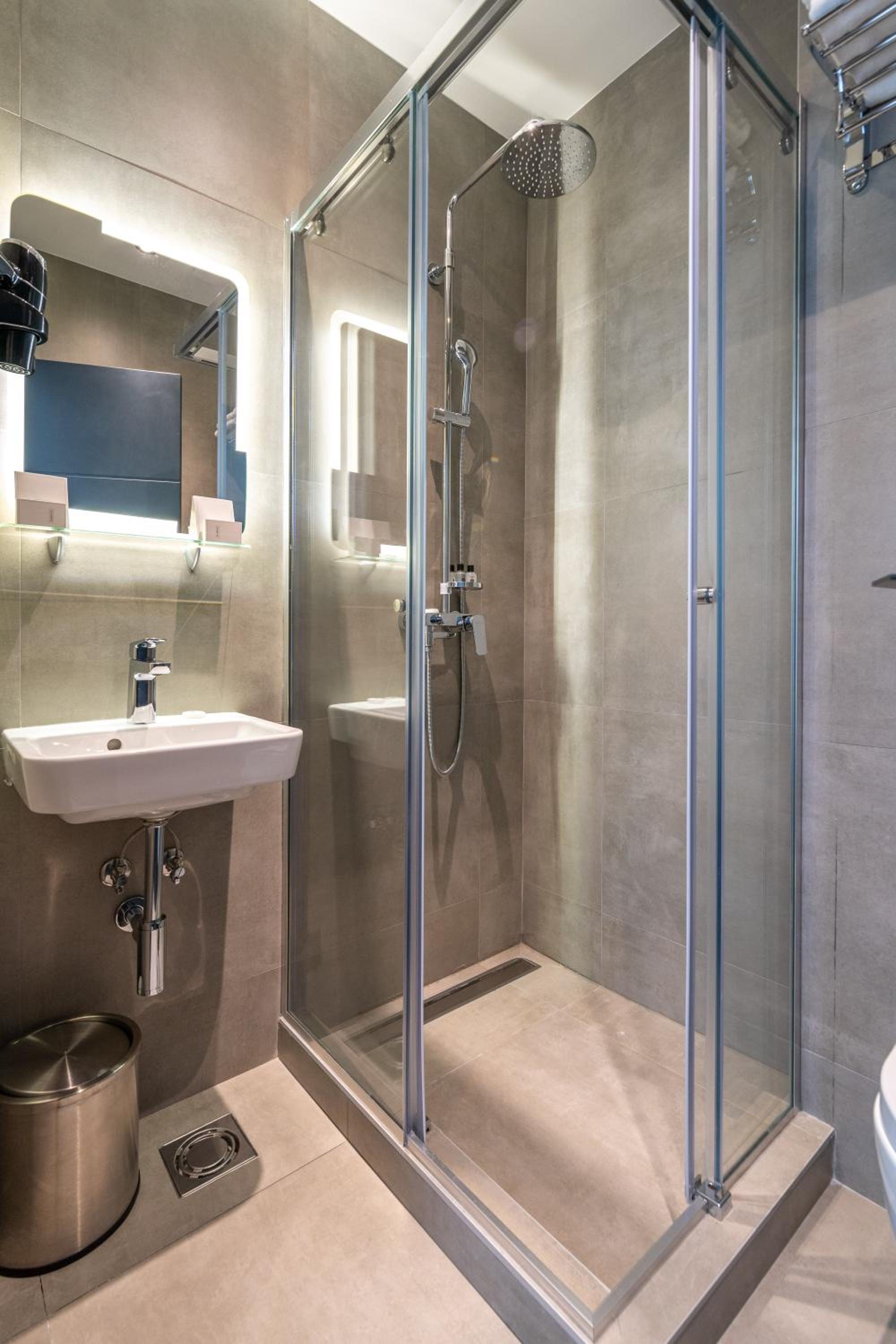 One-Bedroom Apartment - Photo 3