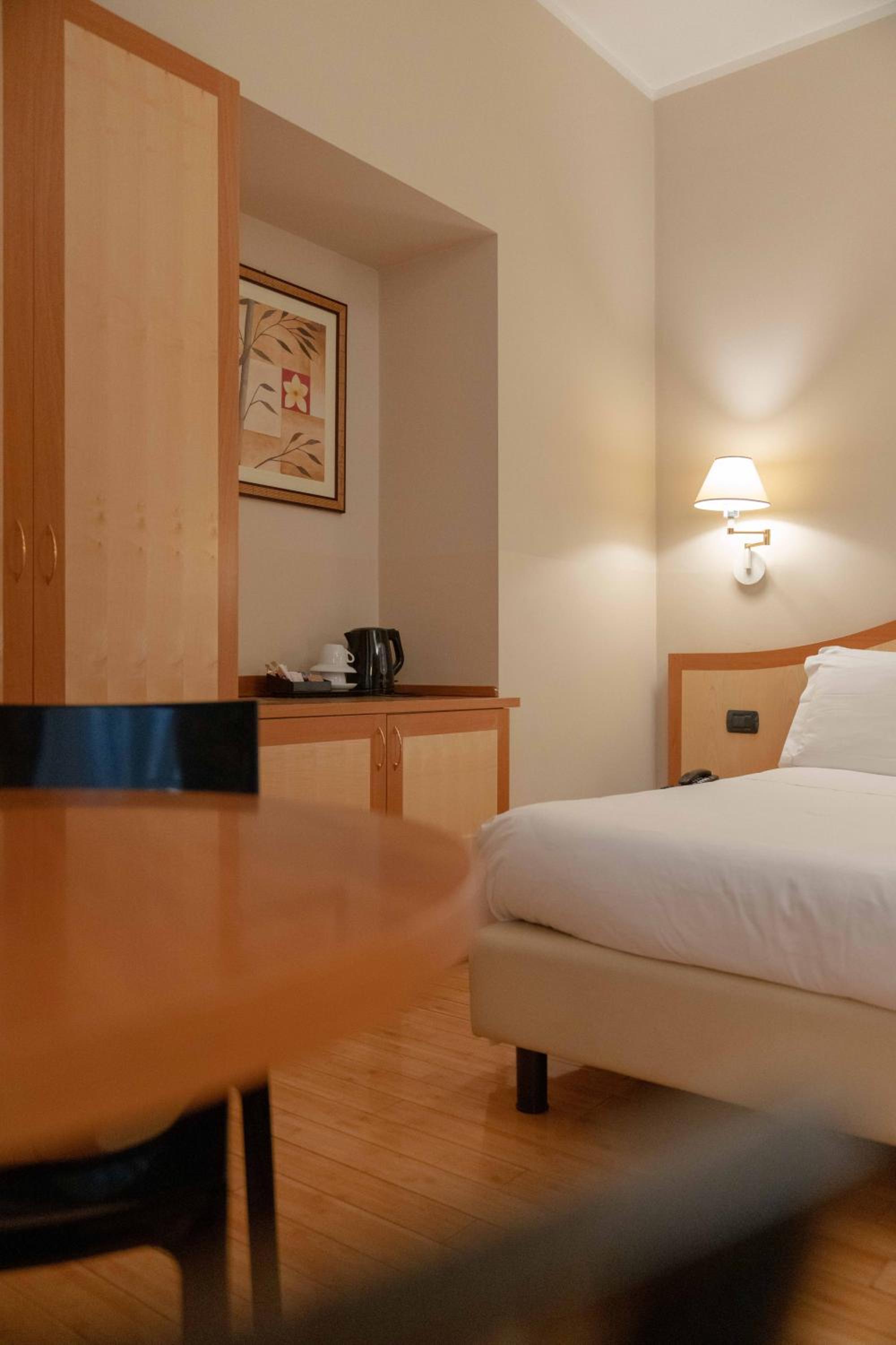 Economy Double Room - Photo 6