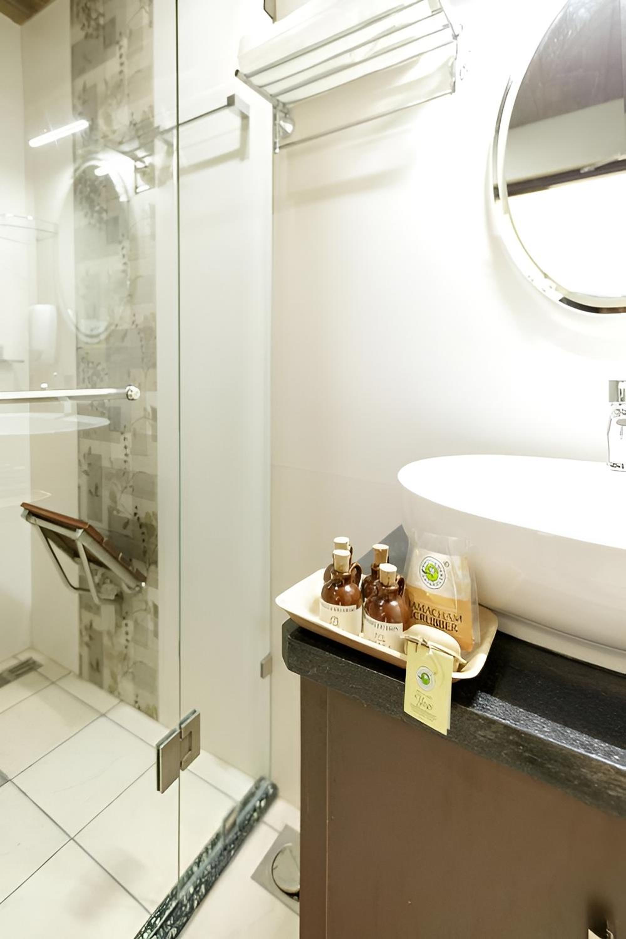 Superior Double or Twin Room with Lake View photo 3