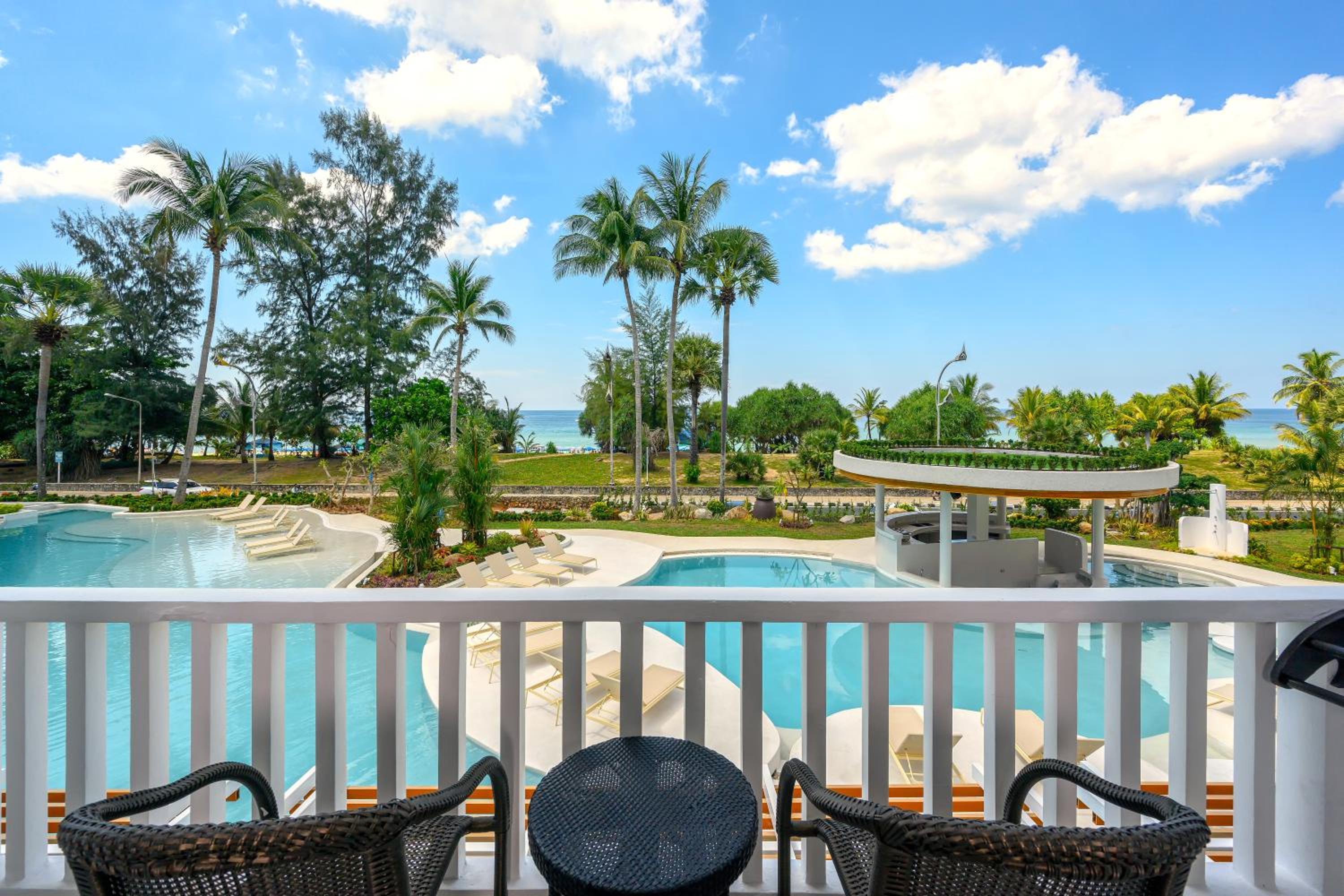 Lagoon Pool View Deluxe Terrace - Photo 9
