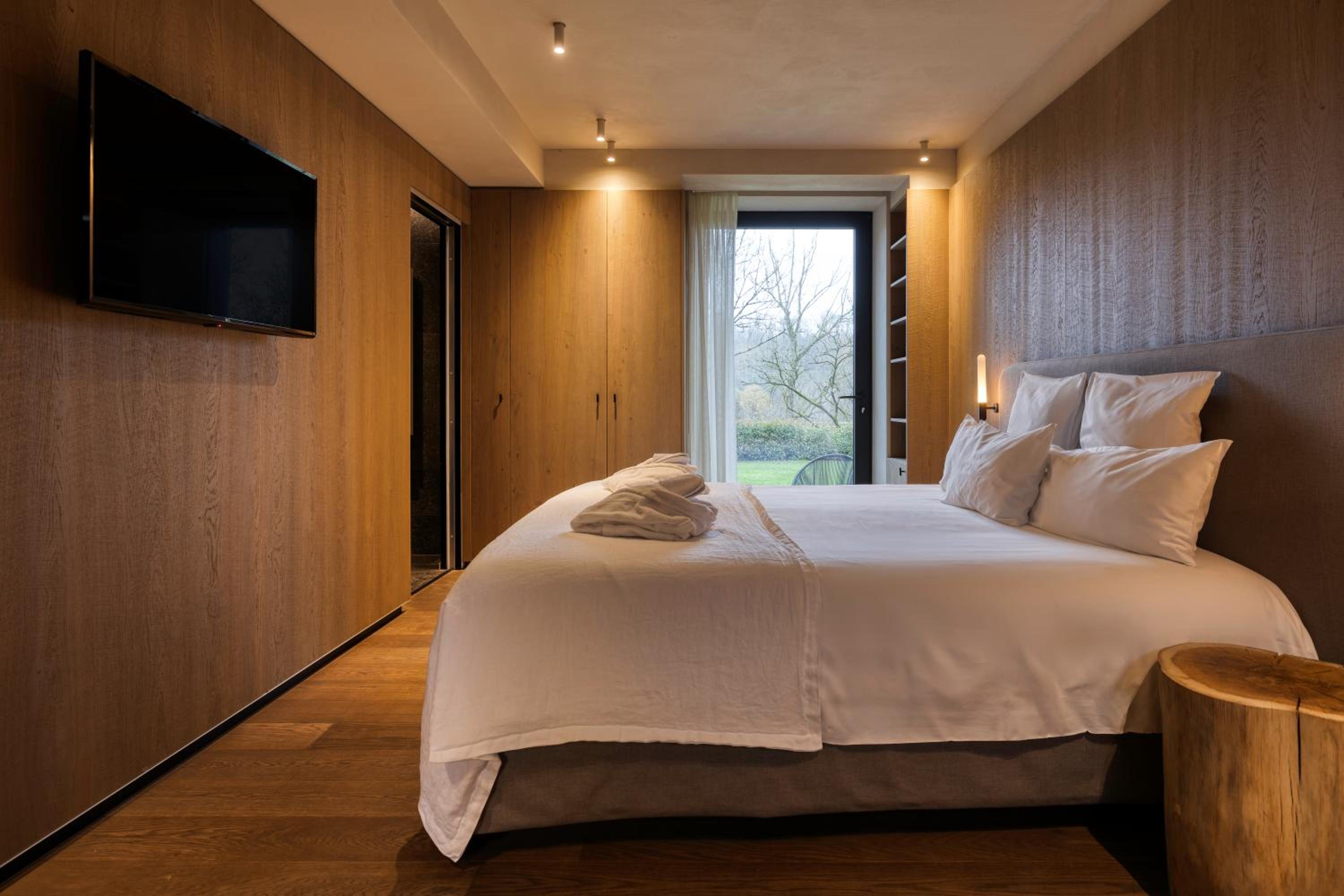 Superior King Room - Photo 1