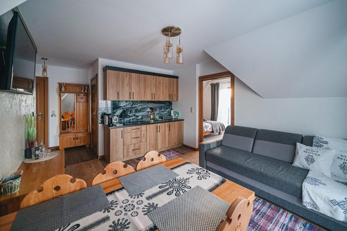 Deluxe Apartment with Balcony and Mountain View