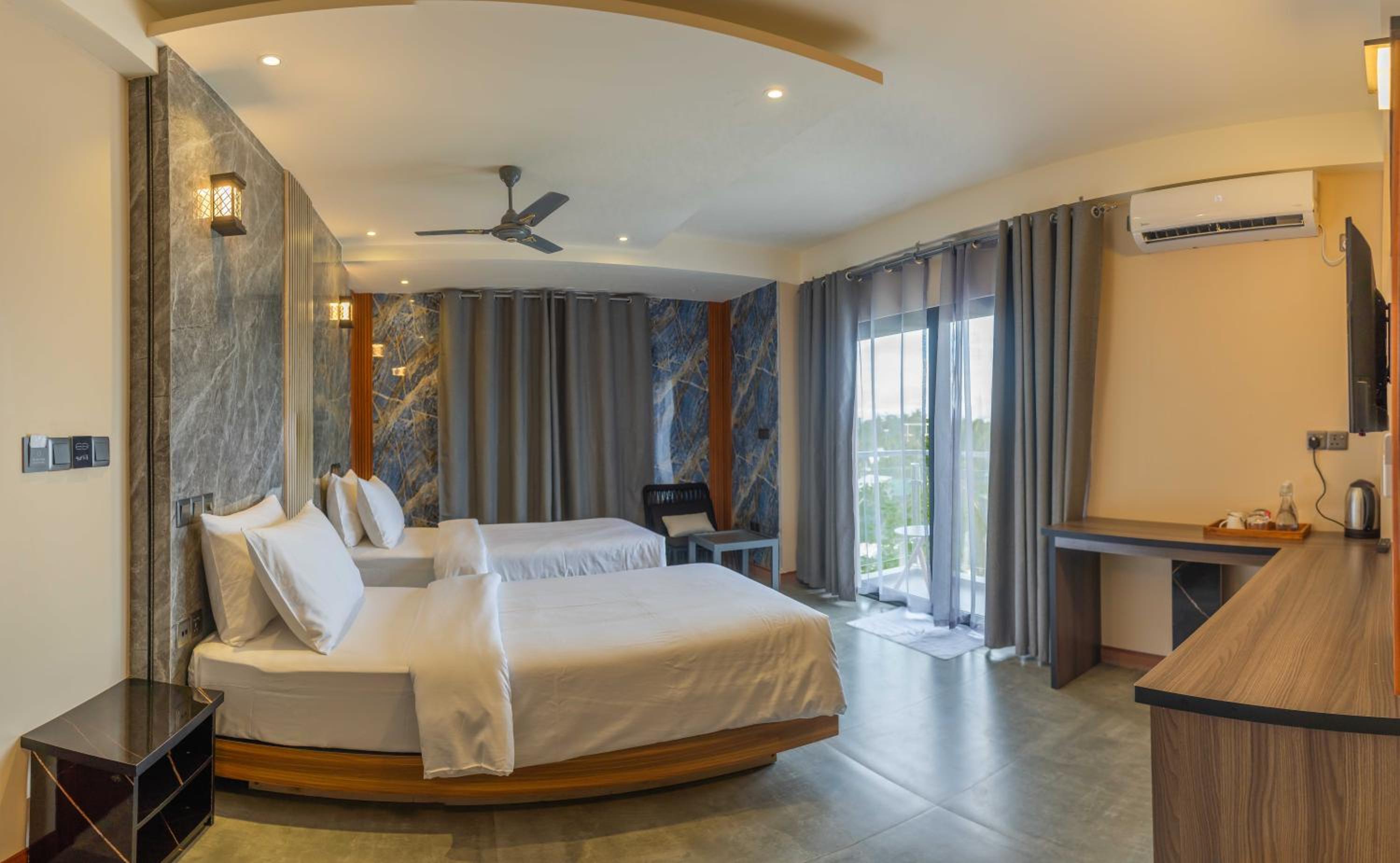 Twin Room With City View photo 2