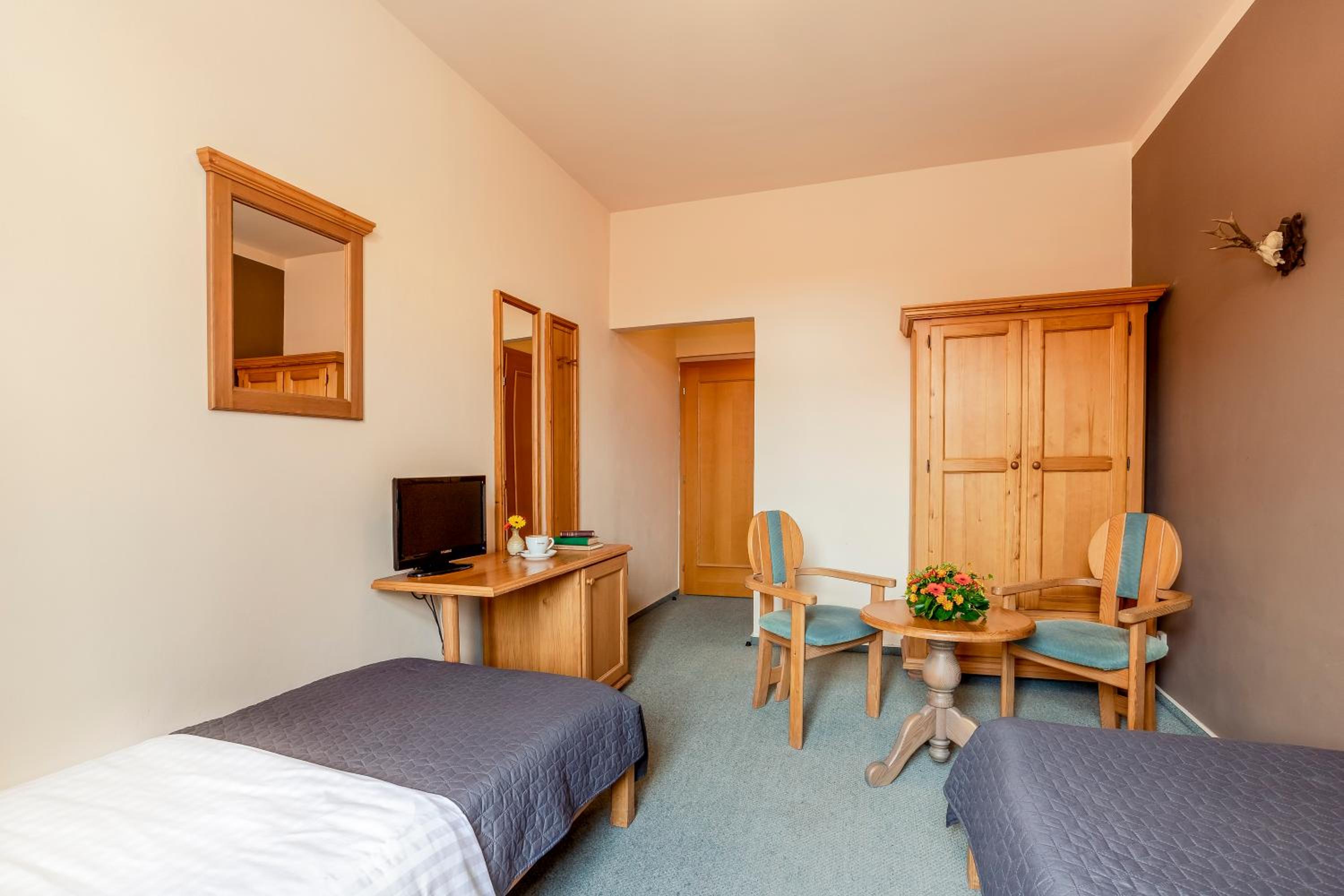 Economy Twin Room photo 3