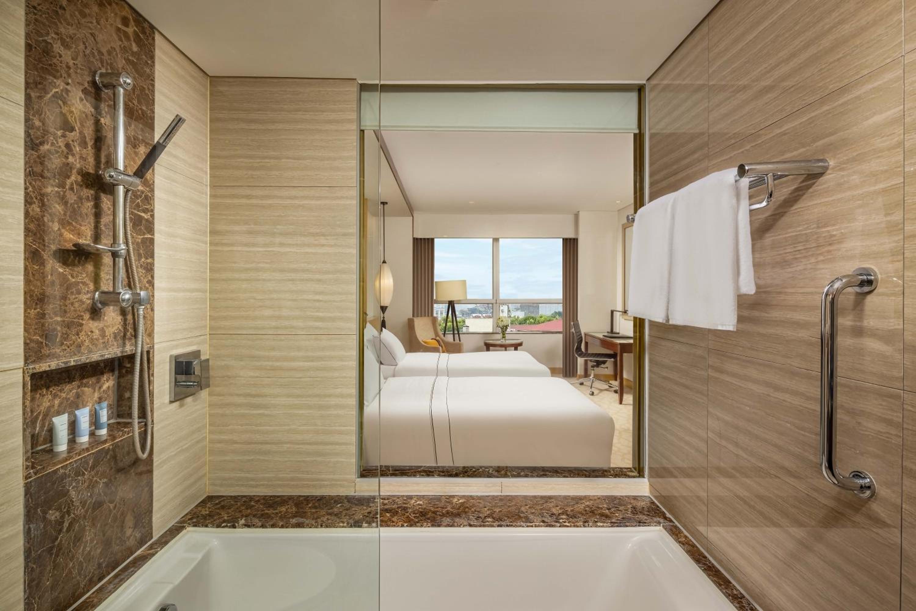 Deluxe Room - Photo 4