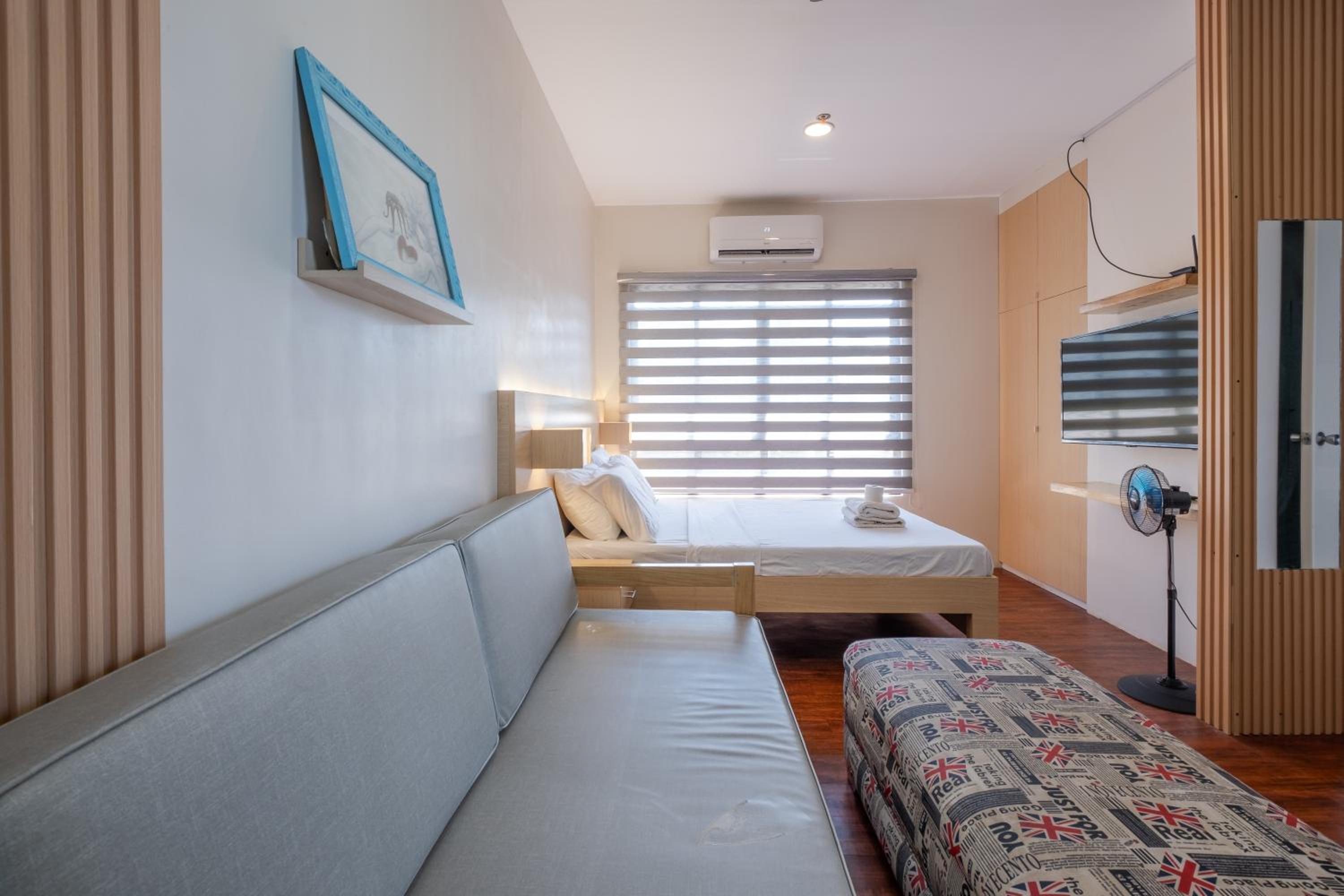 Apartment with Balcony photo 1