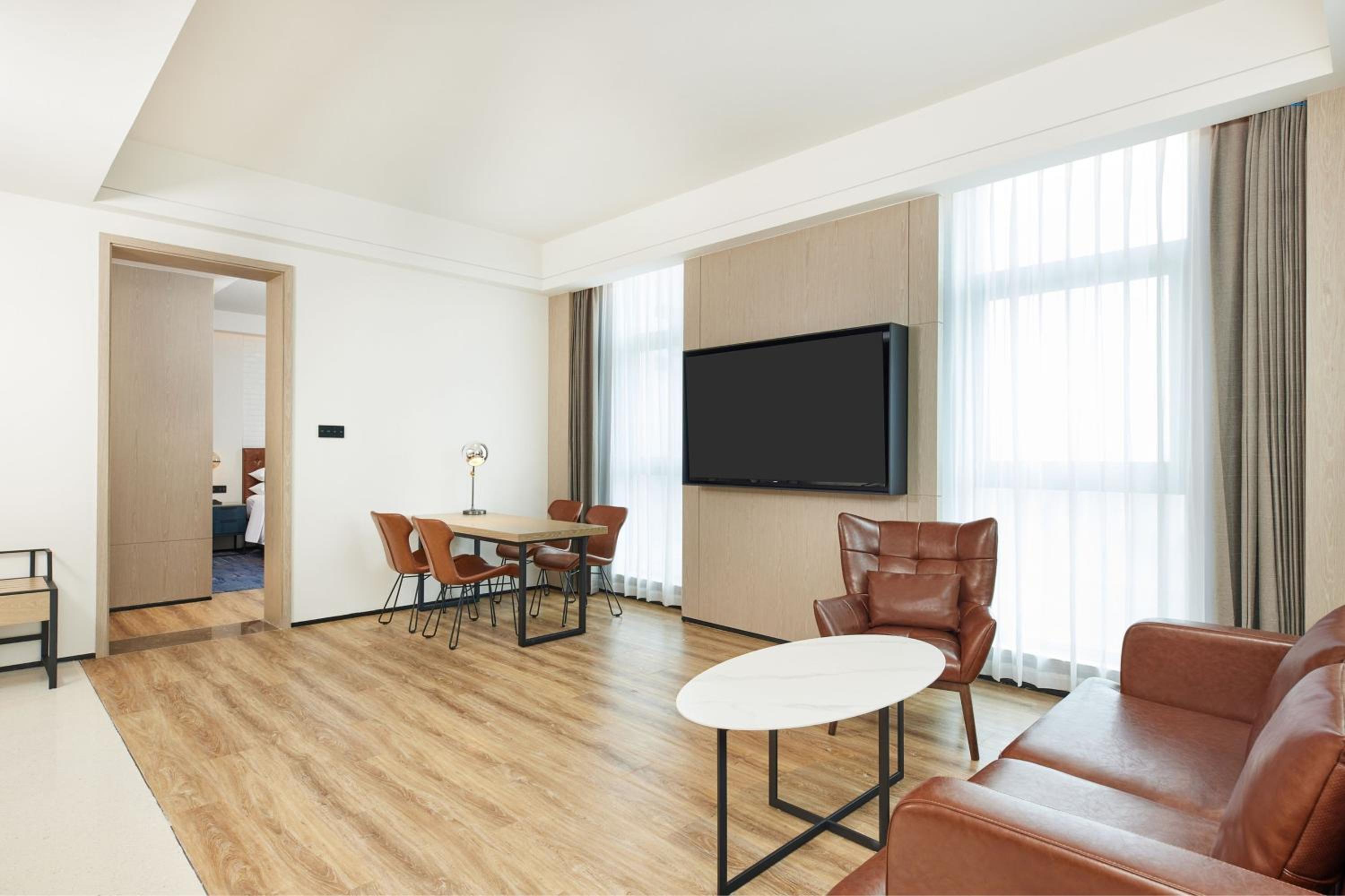 Premium King Suite with City View photo 1
