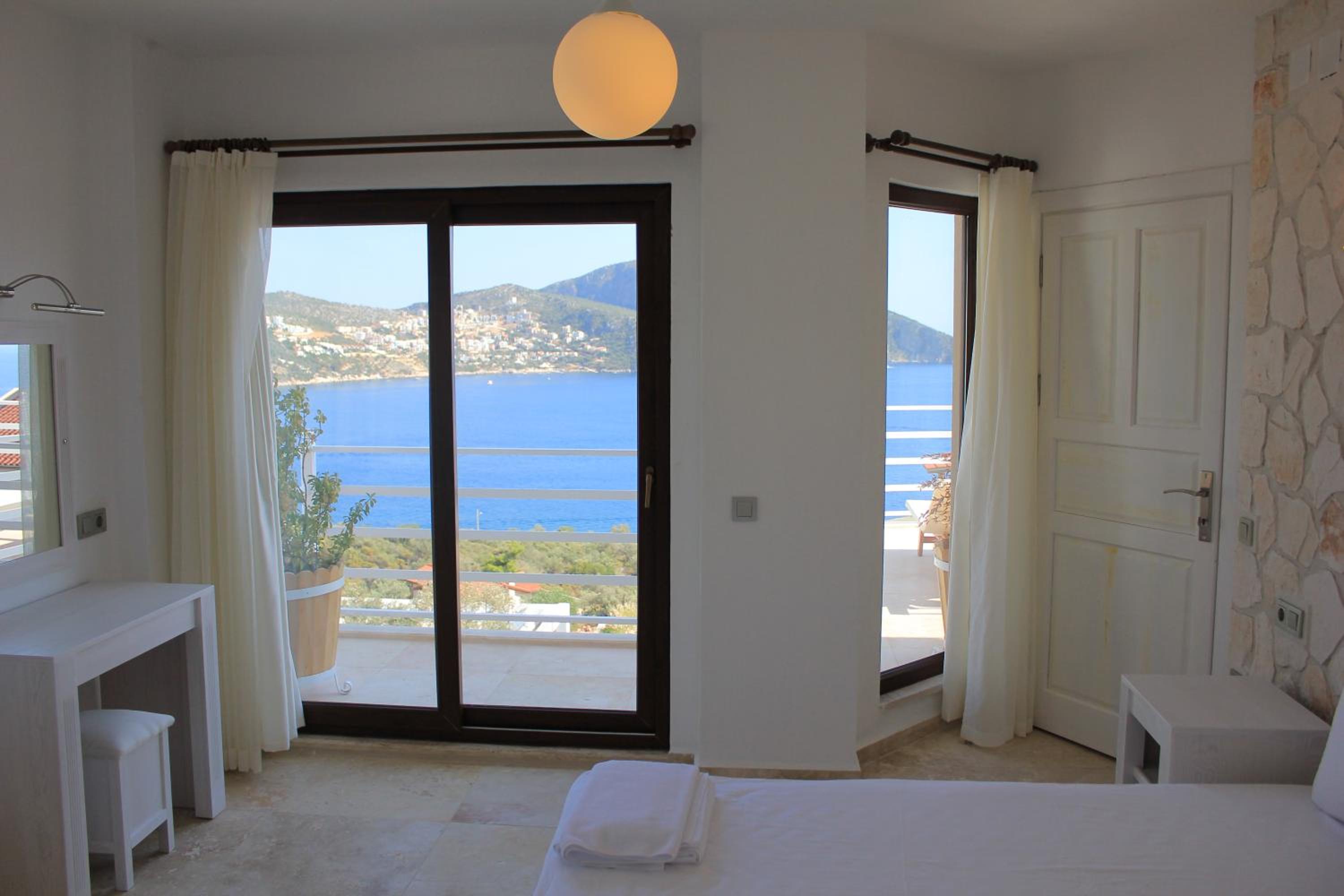 Three-Bedroom Villa photo 3