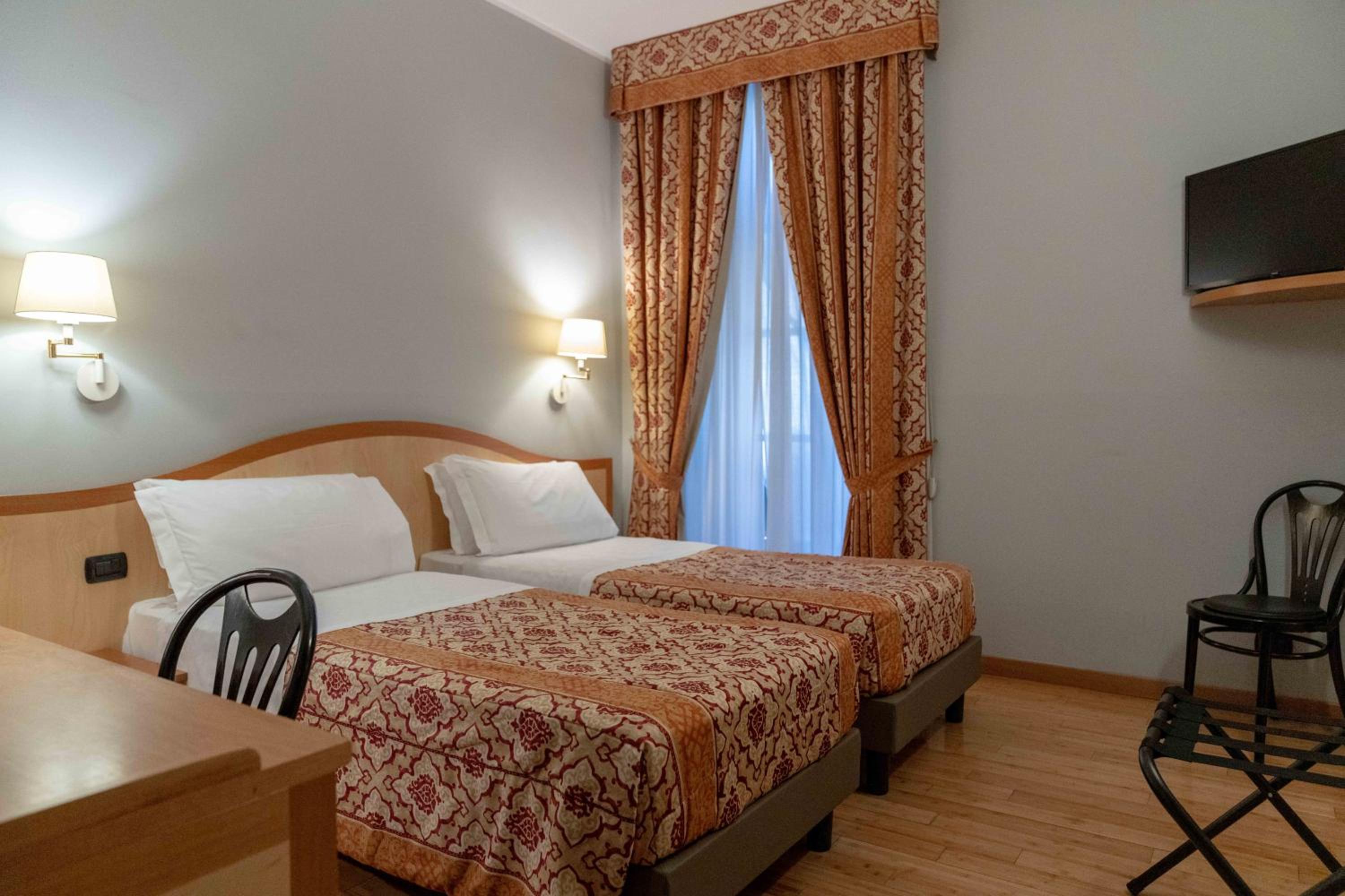 Double or Twin Room - Photo 5