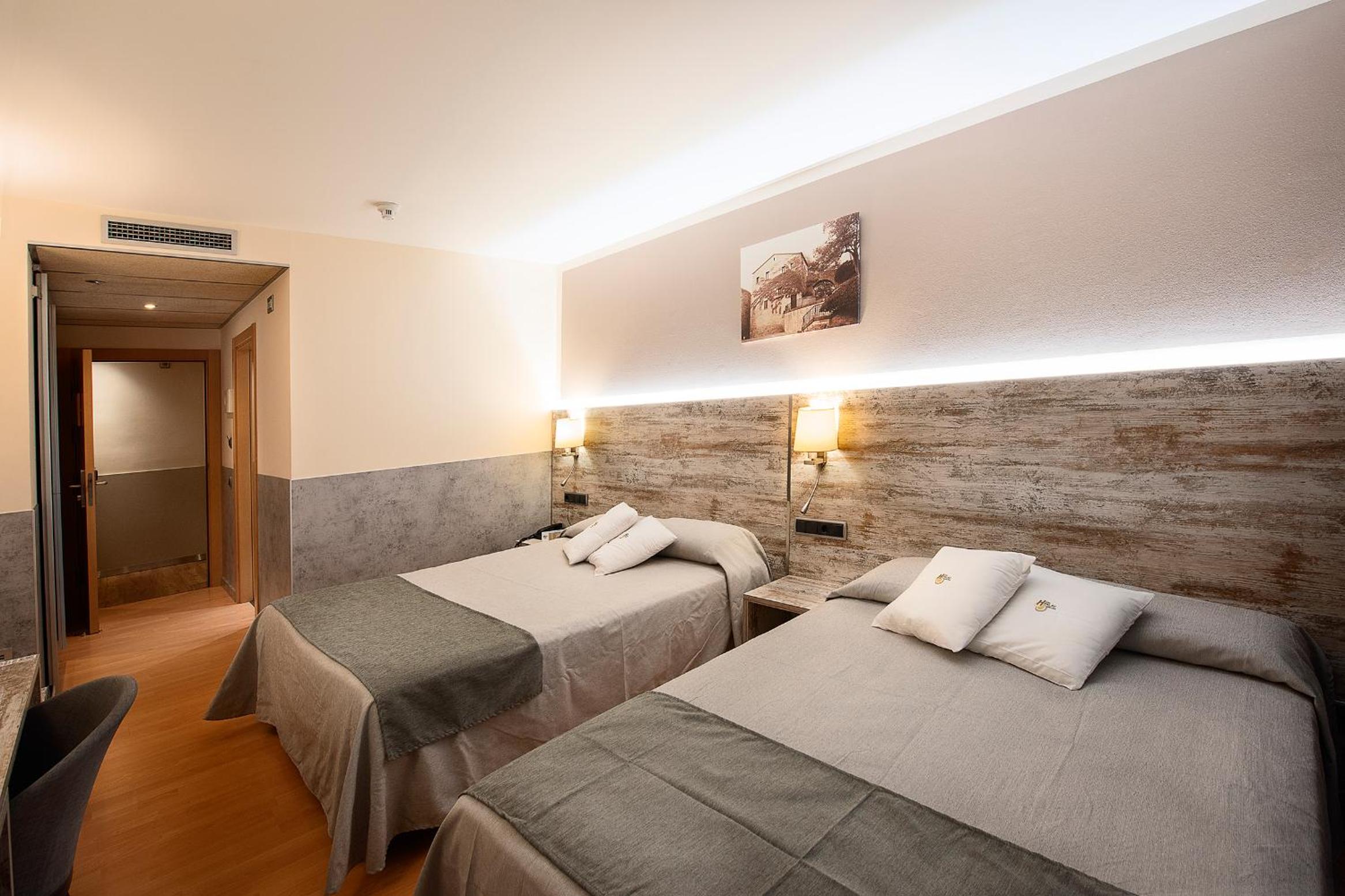 Quadruple Room - Photo 2