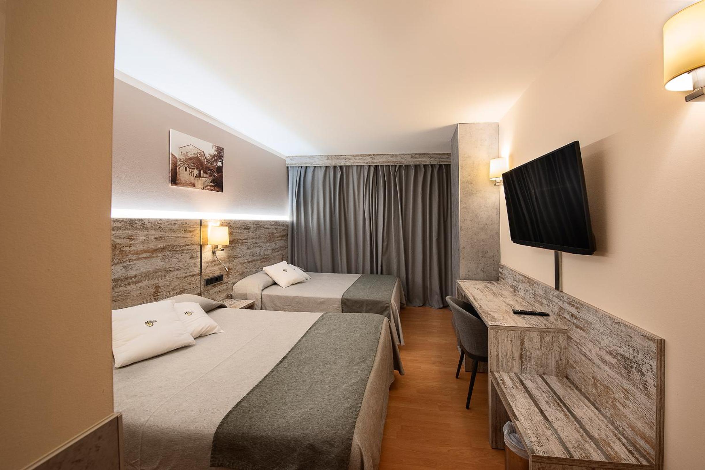 Quadruple Room - Photo 3
