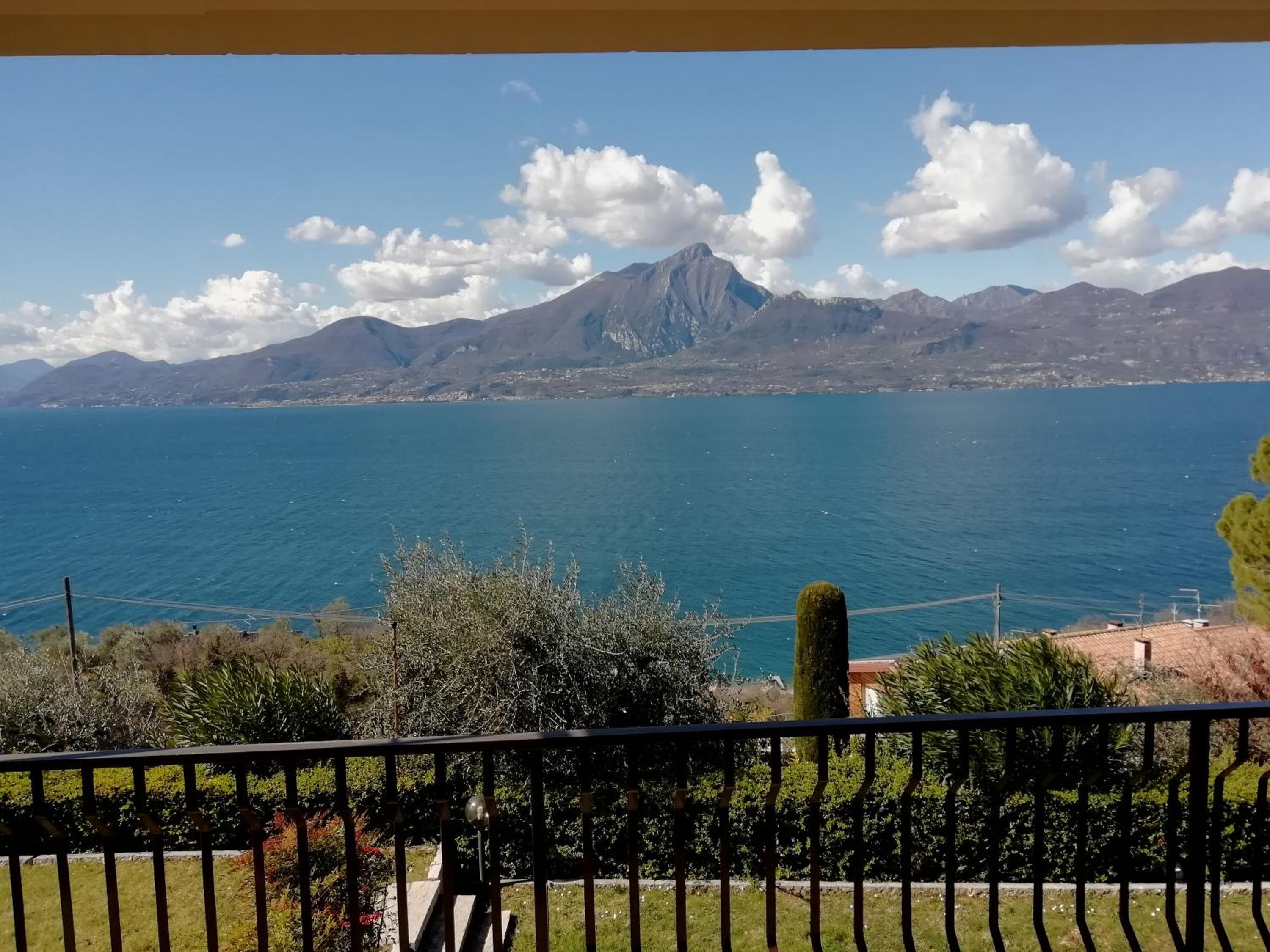 Two-Bedroom Apartment with Lake View photo 2