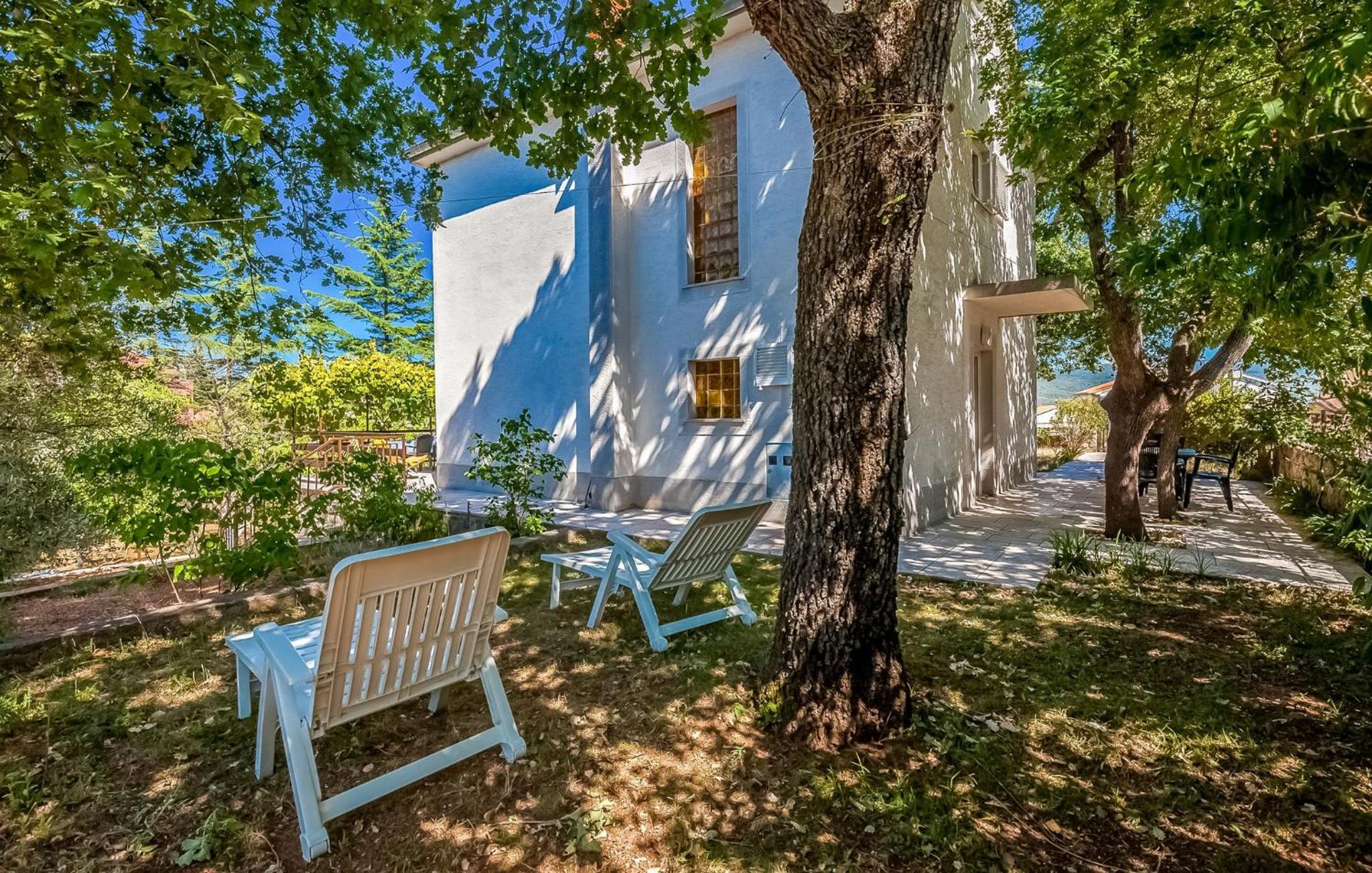 Three-Bedroom House photo 2