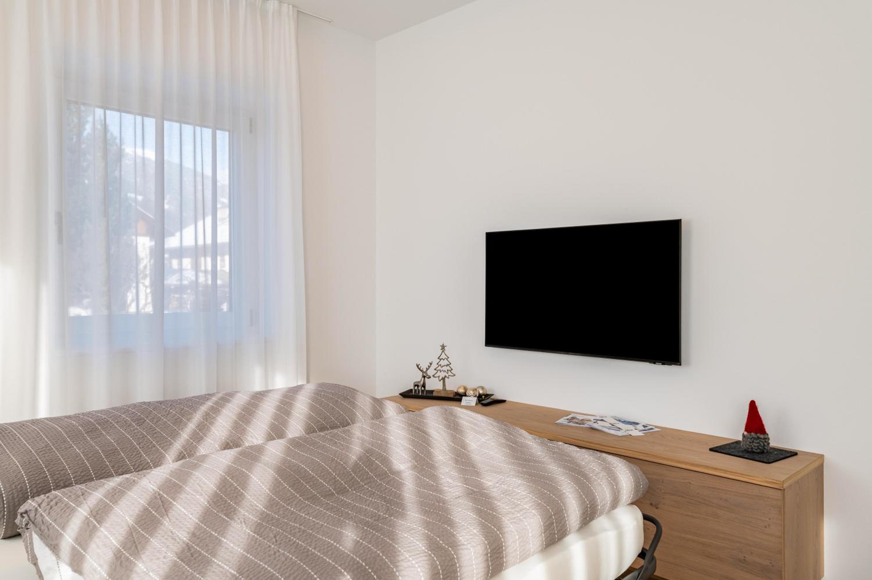 Two-Bedroom Deluxe Apartment with Garden View photo 2
