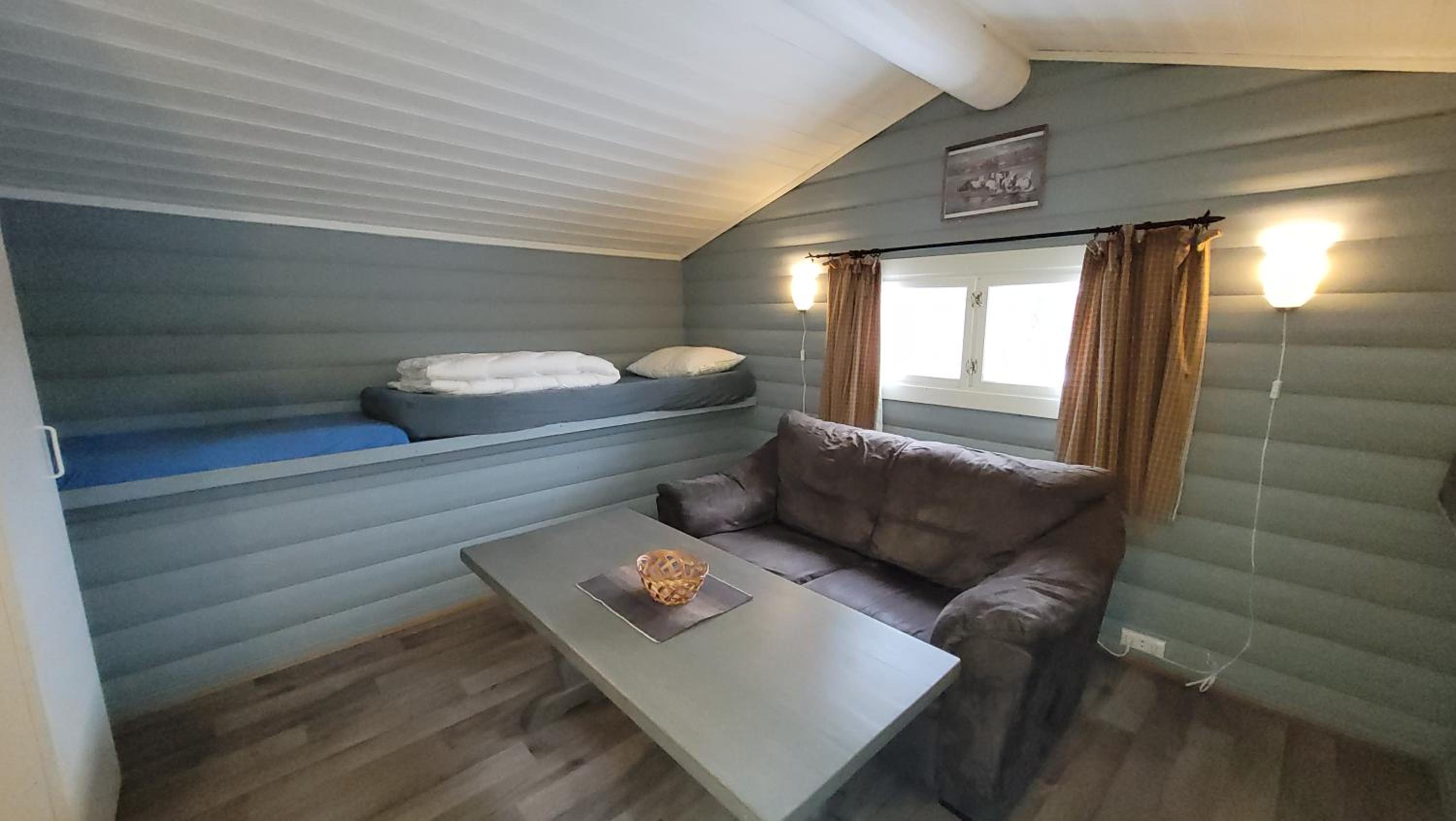 Cottage with Shared Bathroom photo 2