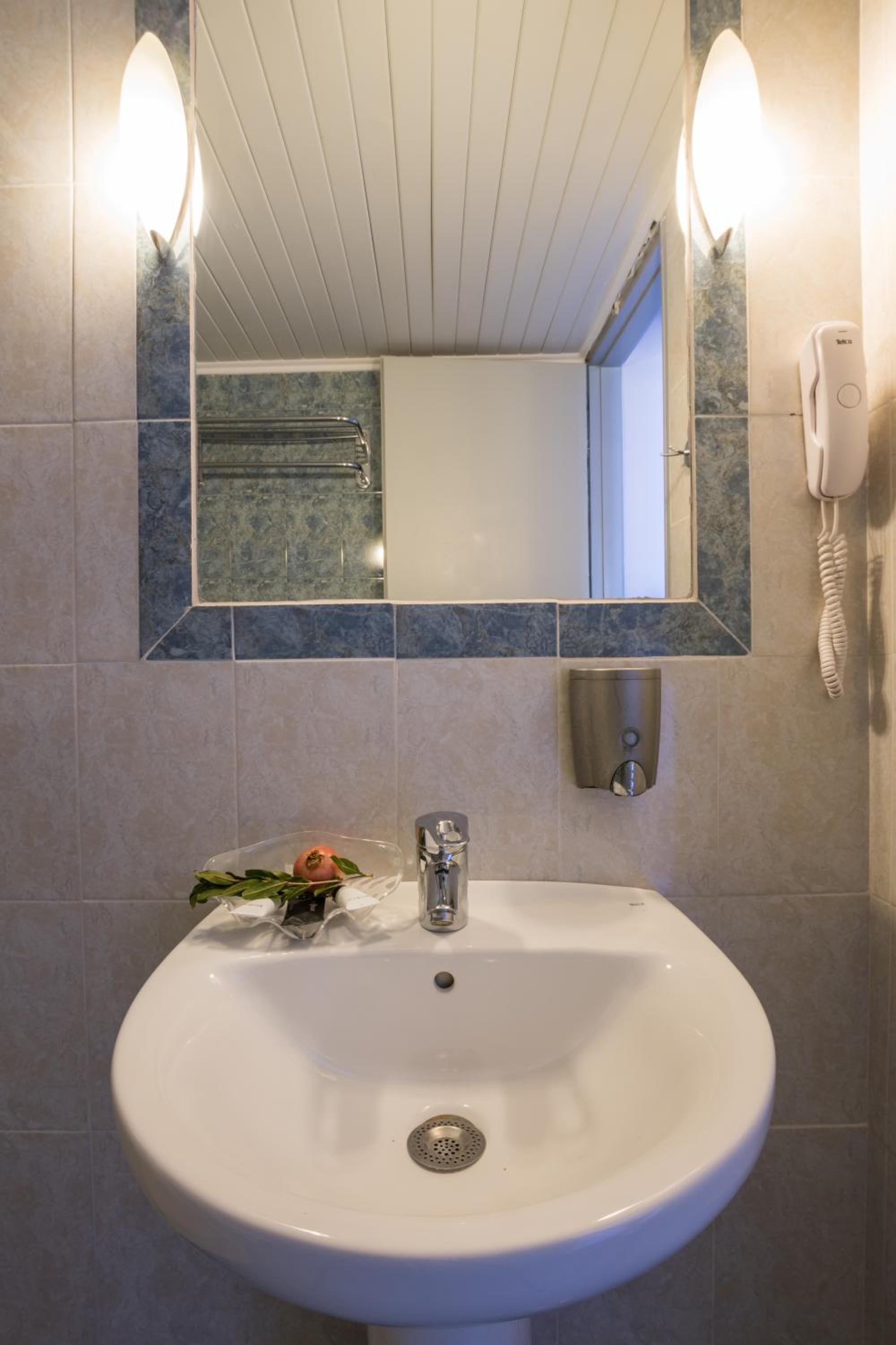Twin Room with Sea View - Photo 17
