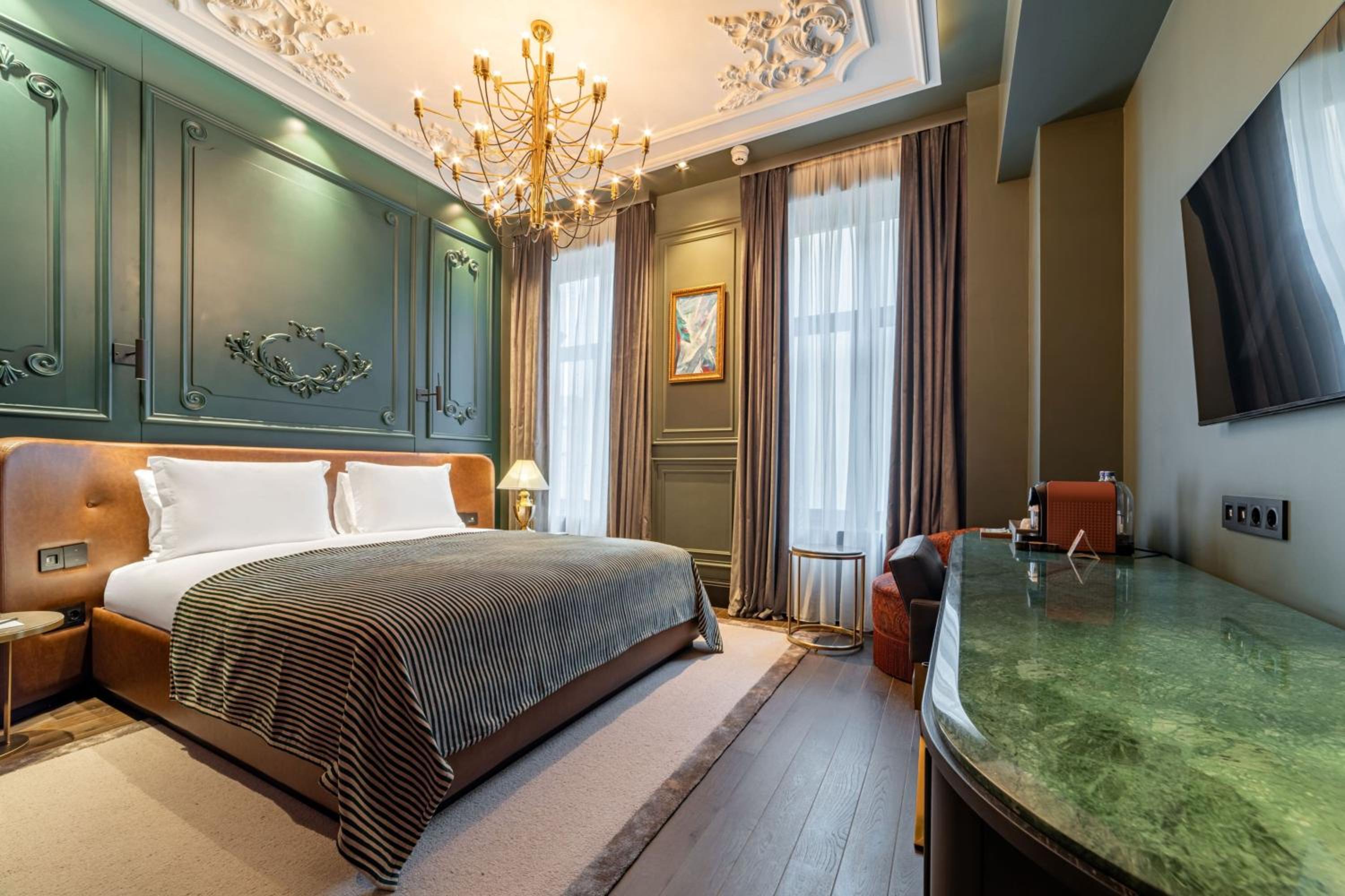 Deluxe Double Room with City View photo 1