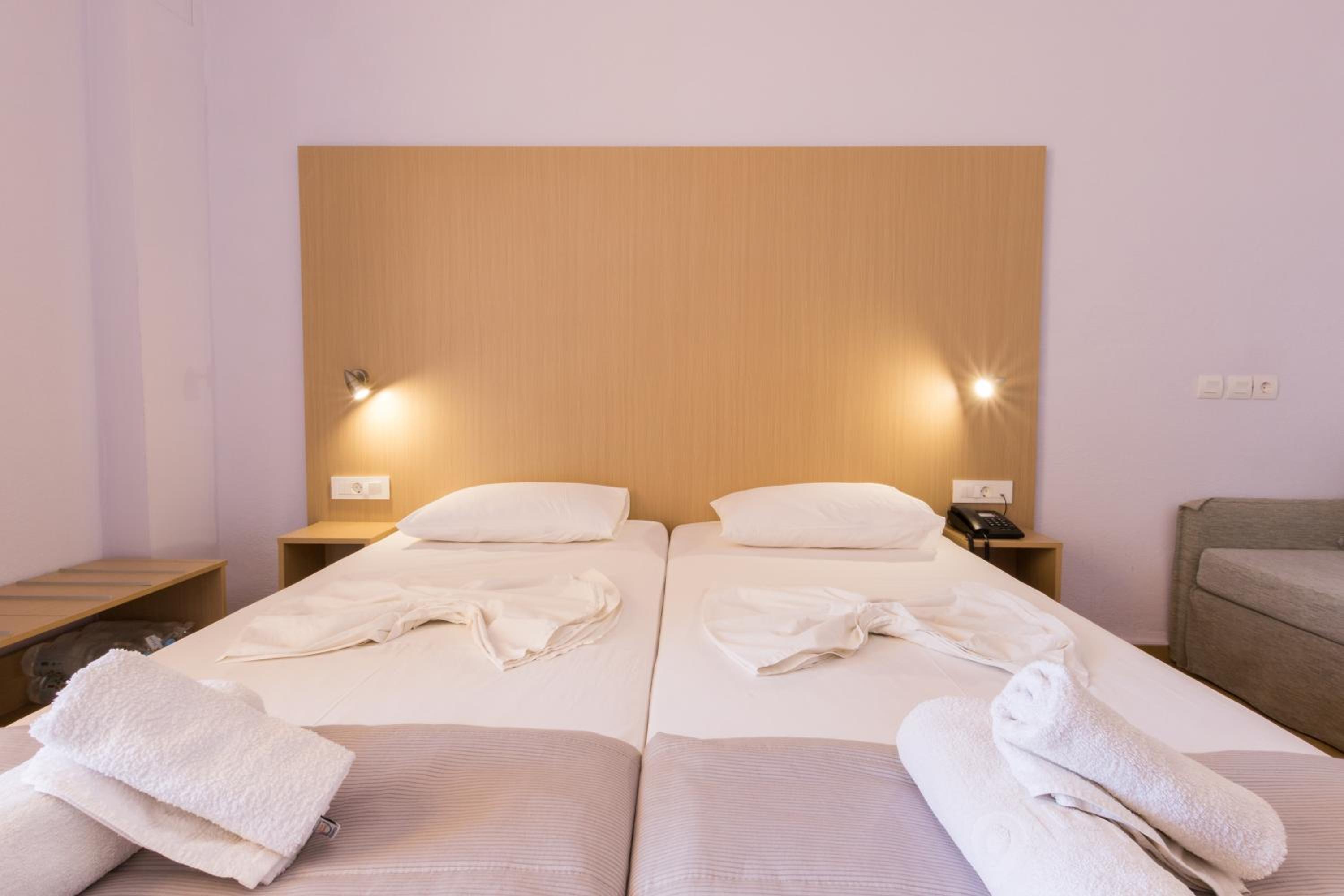 Twin Room with Sea View - Photo 2
