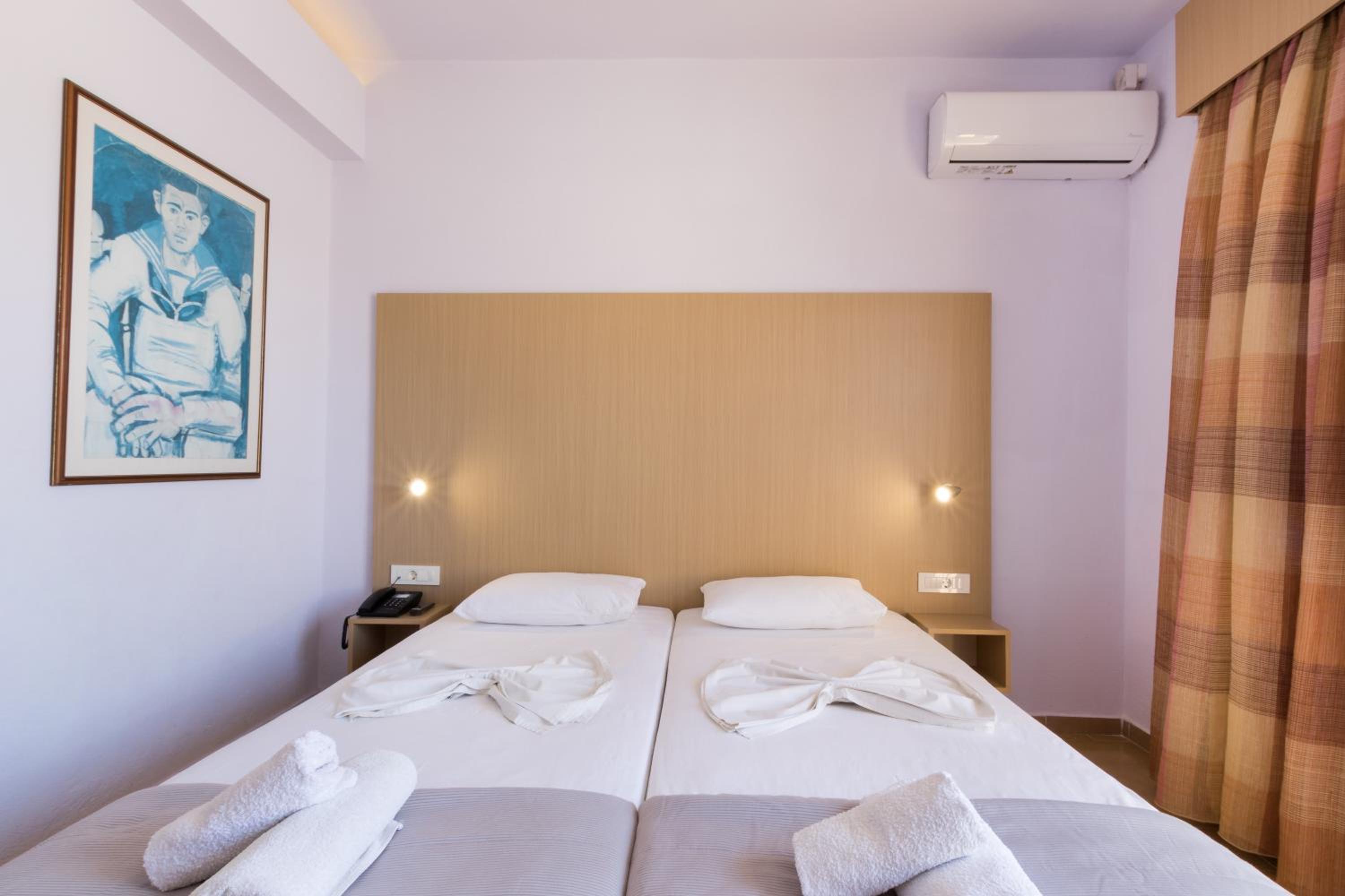 Twin Room with Sea View - Photo 10