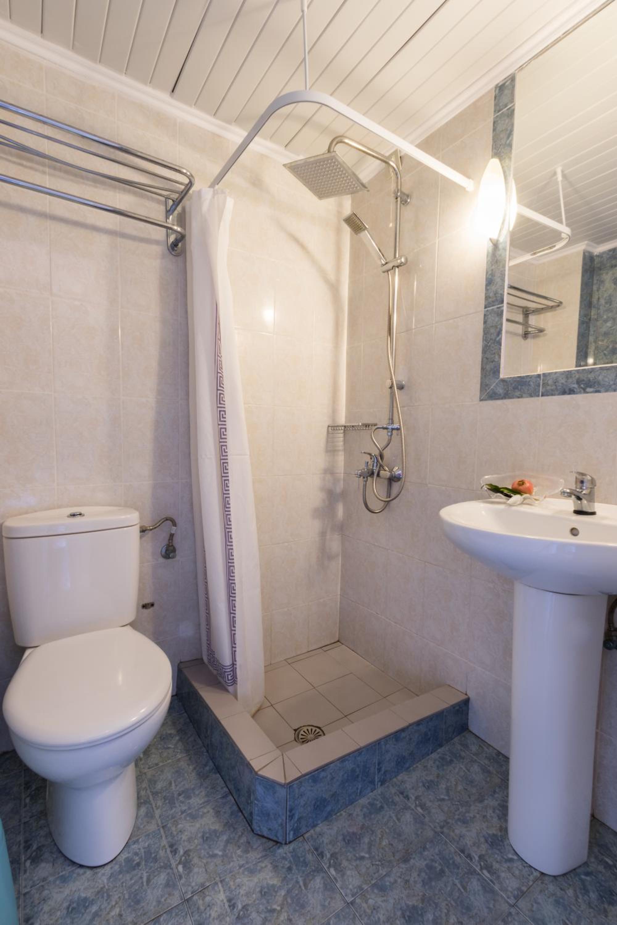 Twin Room with Sea View - Photo 11