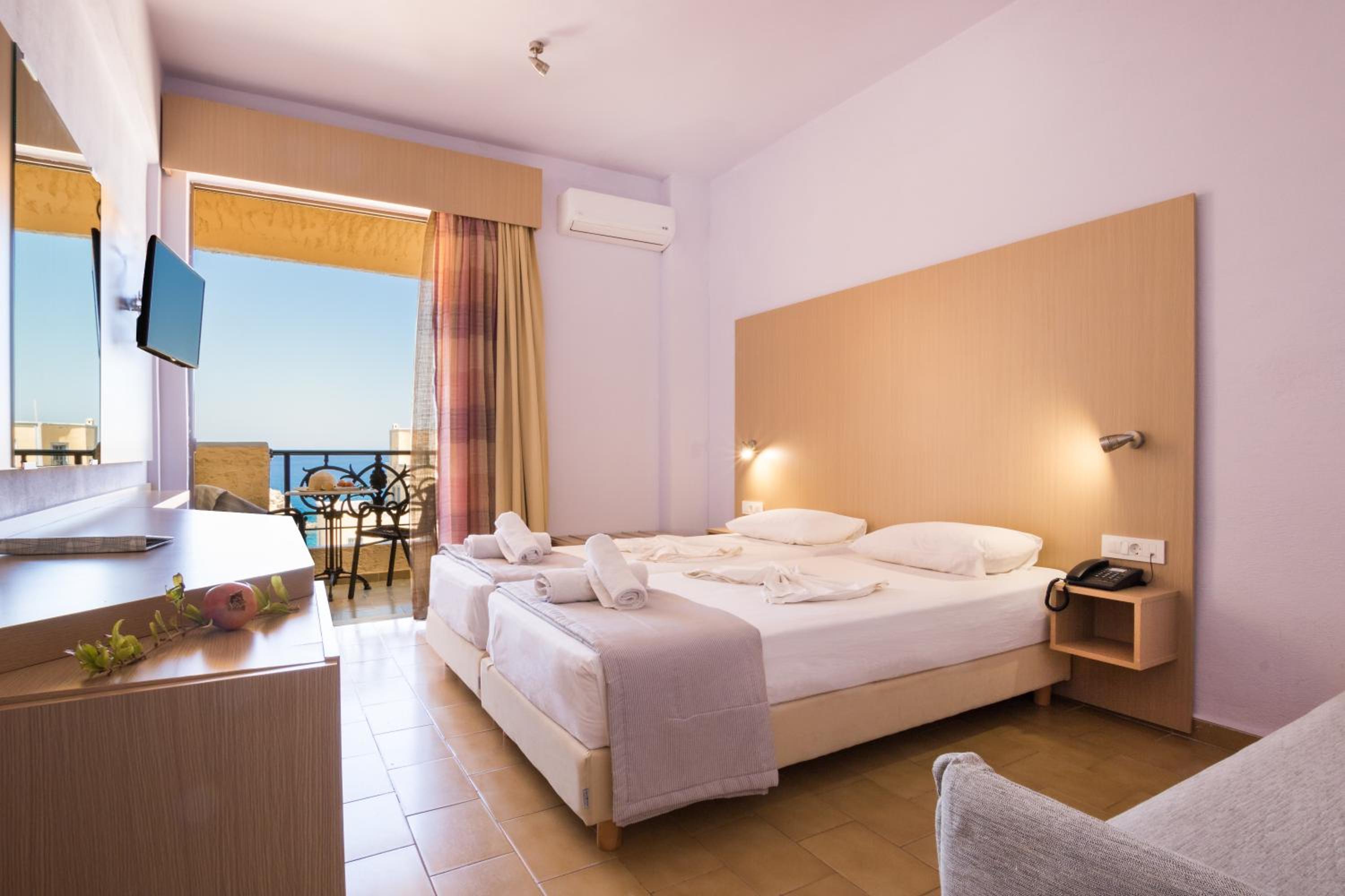 Twin Room with Sea View - Photo 5