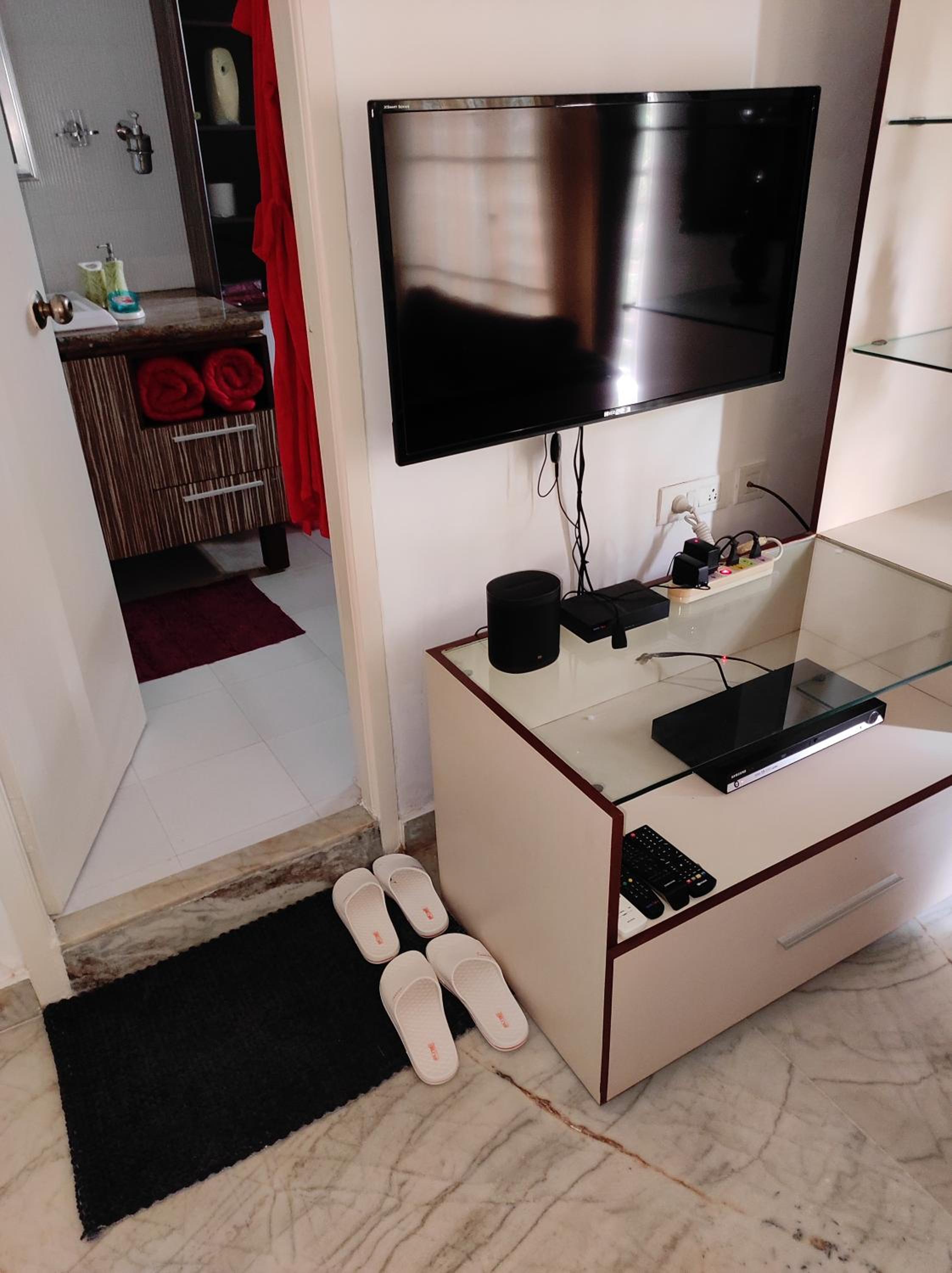 Queen Room with Pool View