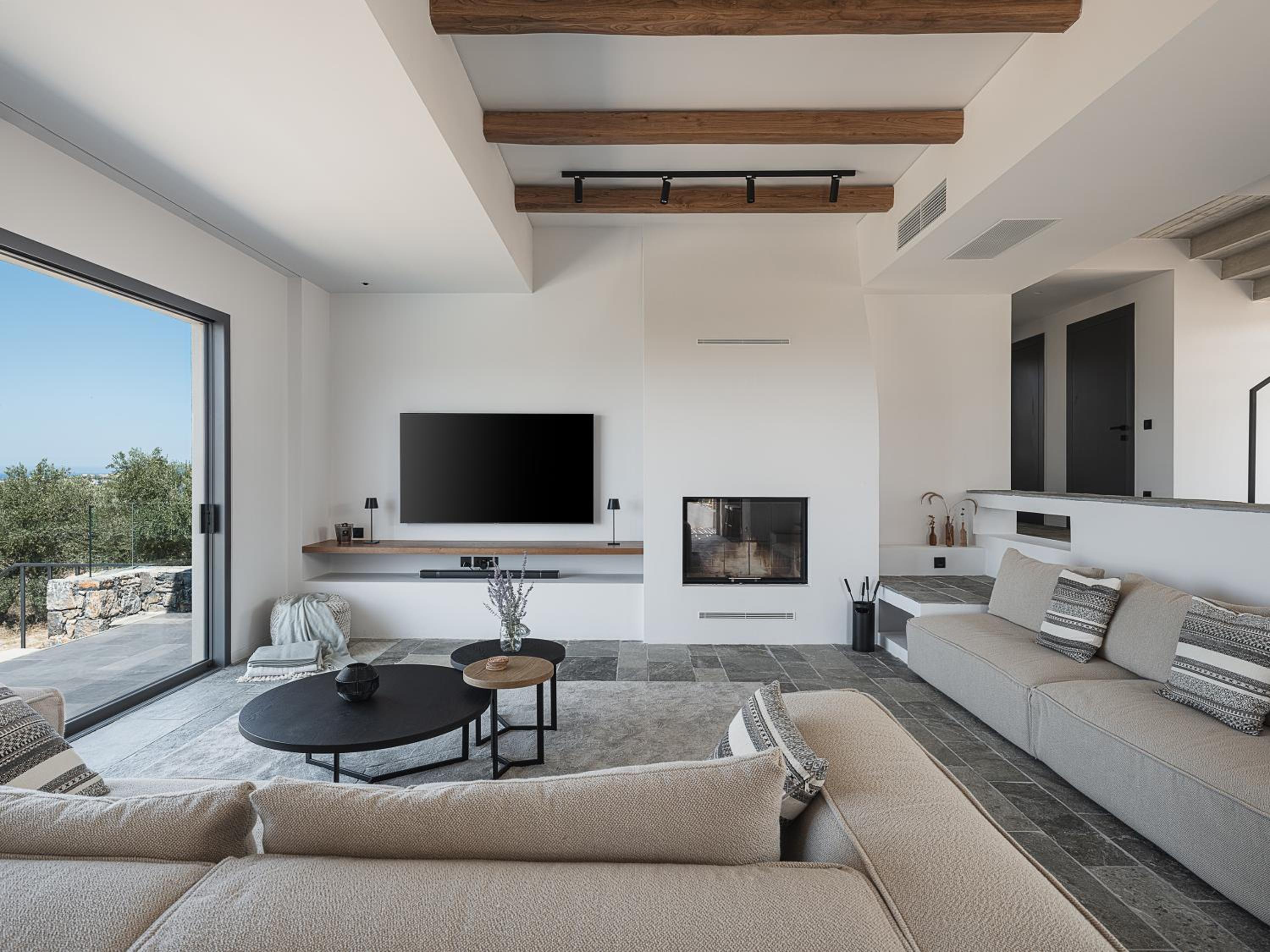 Villa photo 3