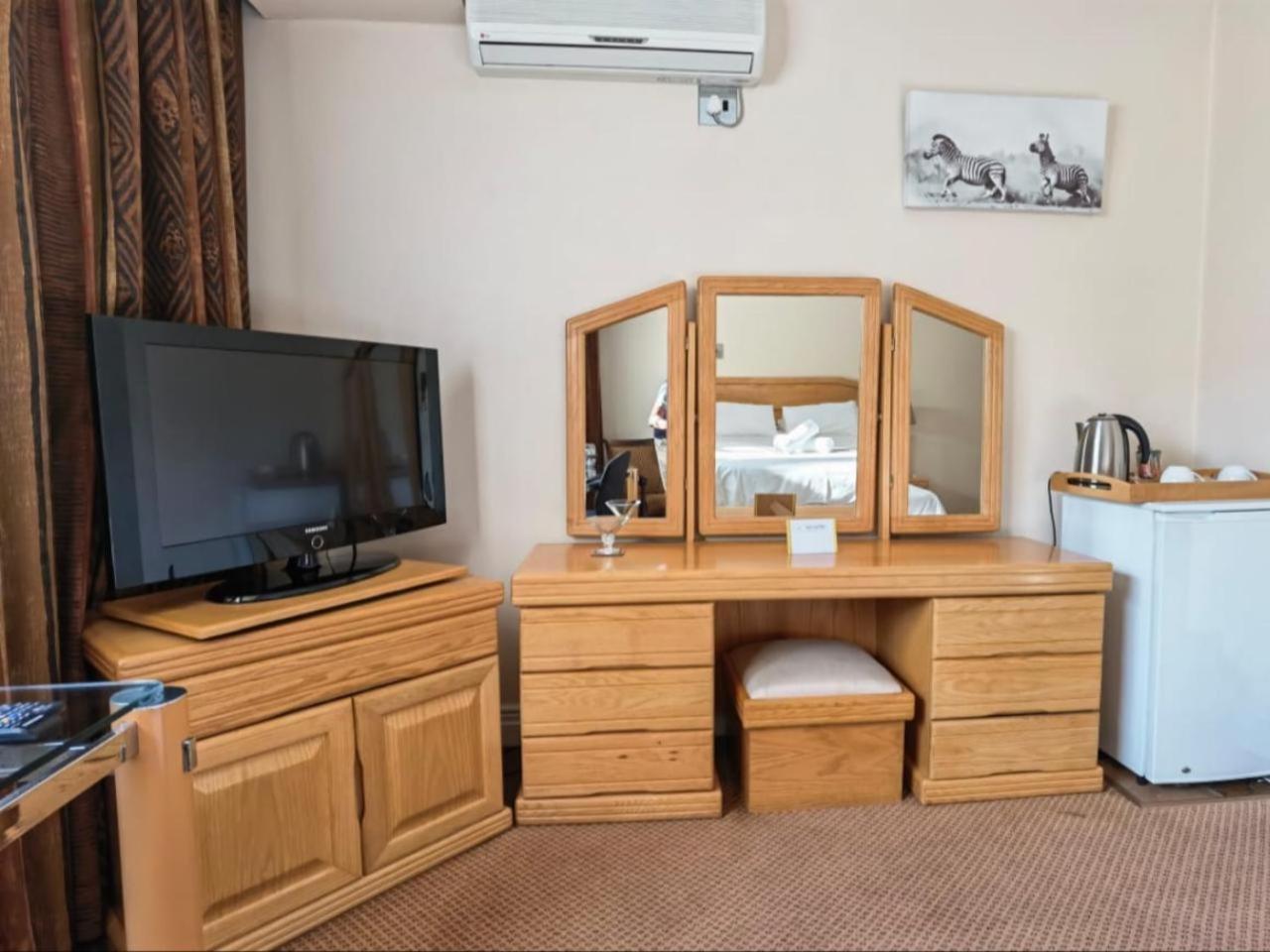 Deluxe Double or Twin Room - Photo 1