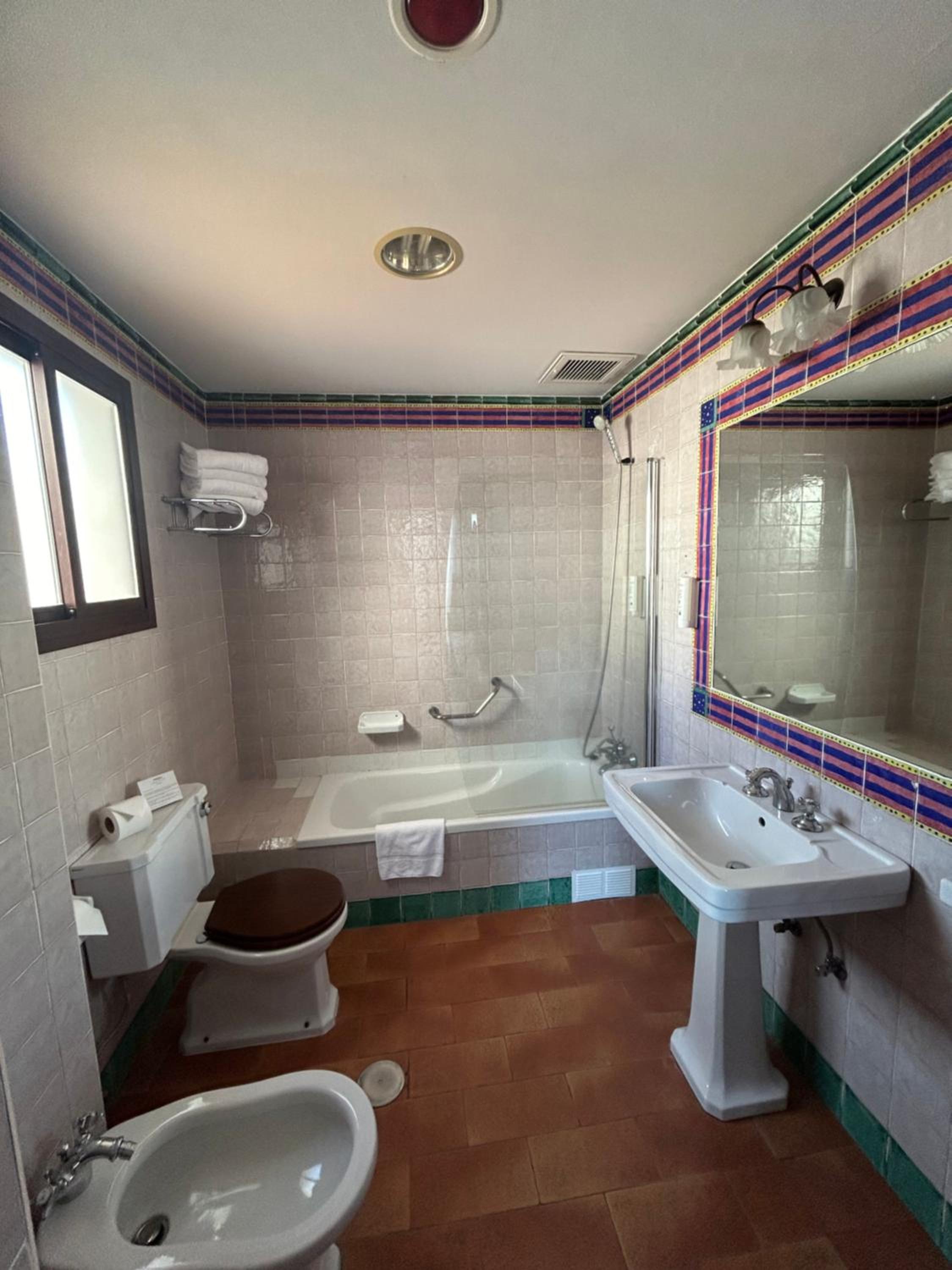Double Room - Photo 7